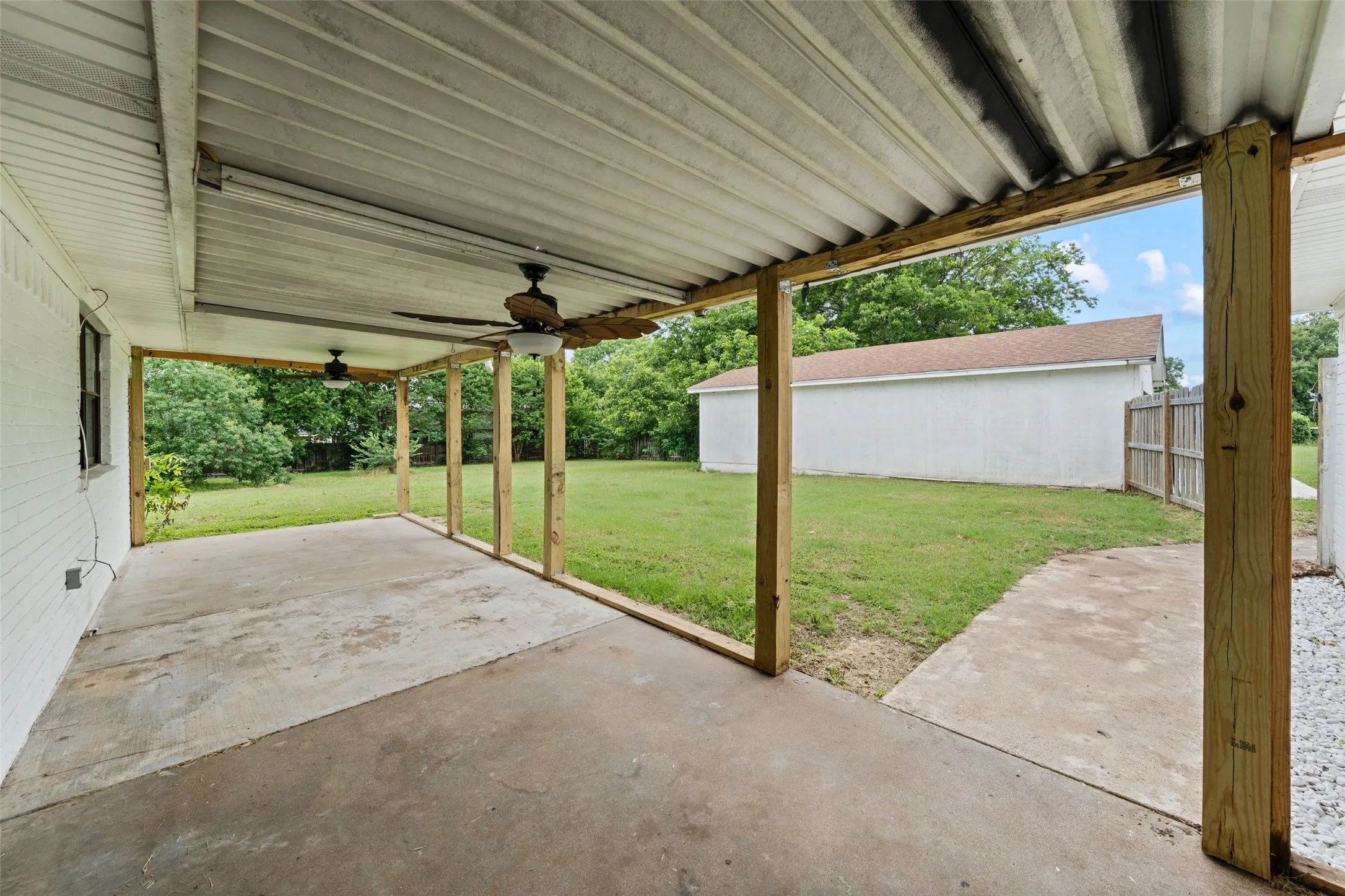 Single Family Residence For Sale in Mc Lennan County , 139 Claire Newell Lane, Waco, Texas 76705, 3 Bedroom, 2 Bathroom, 2 Garage spaces, 1,568 Sqft, built in 1984, mls#21279500, Real Estate Agent in Waco, Homes For Sale in Mc Lennan county, Homes For Sale in Waco, Realtor in Waco Texas, Real Estate Brokerage Independent Realty Texas, Luminita Cordes Realtor
