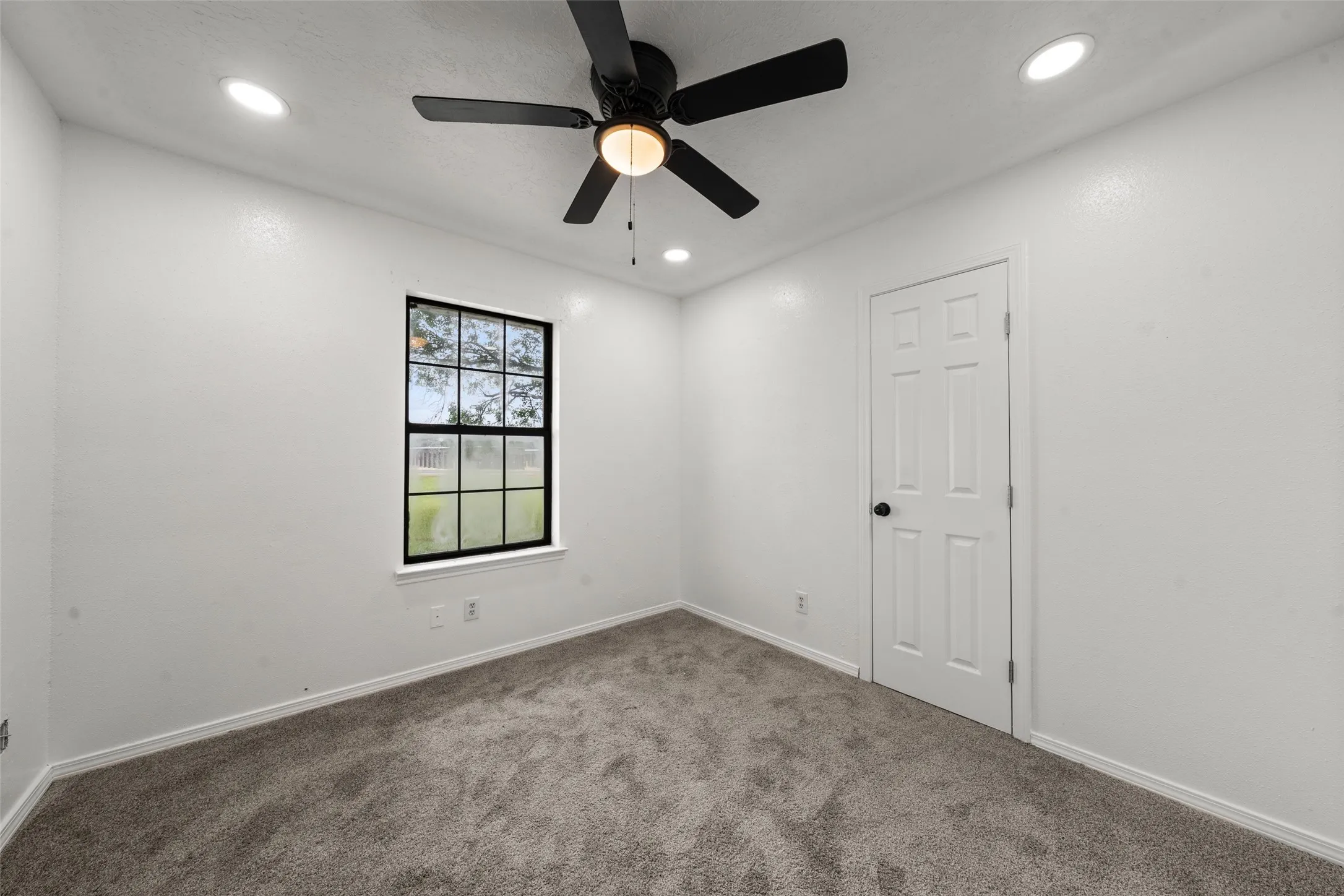 Single Family Residence For Sale in Mc Lennan County , 139 Claire Newell Lane, Waco, Texas 76705, 3 Bedroom, 2 Bathroom, 2 Garage spaces, 1,568 Sqft, built in 1984, mls#21279500, Real Estate Agent in Waco, Homes For Sale in Mc Lennan county, Homes For Sale in Waco, Realtor in Waco Texas, Real Estate Brokerage Independent Realty Texas, Luminita Cordes Realtor