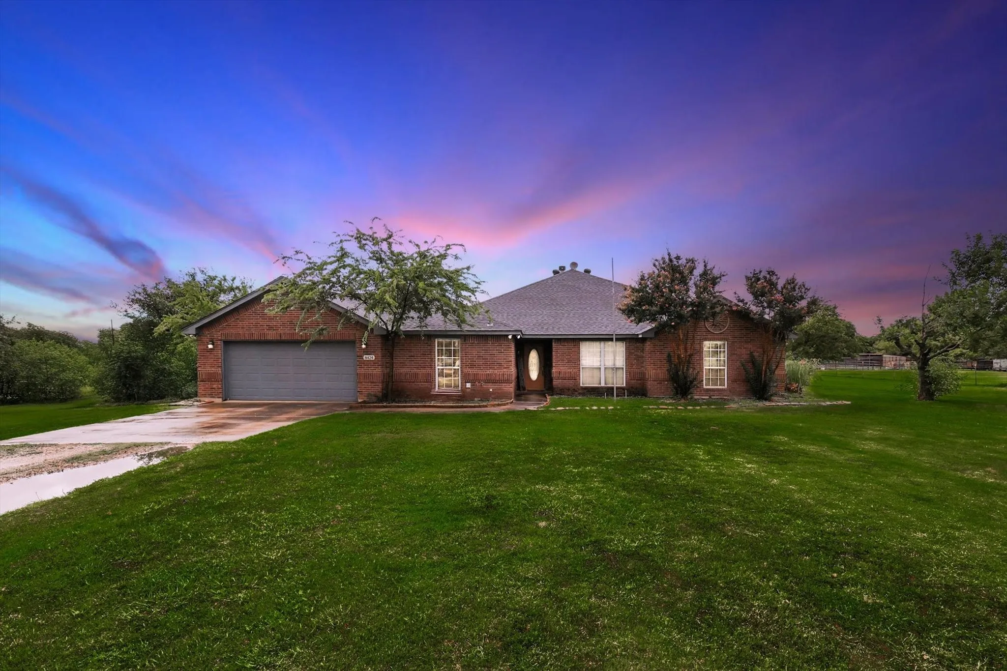 Single Family Residence For Sale in Johnson County , 8424 Marianna Way, Alvarado, Texas 76009, 3 Bedroom, 2 Bathroom, 4 Garage spaces, 2,420 Sqft, built in 2007, mls#21241901, Real Estate Agent in Alvarado, Homes For Sale in Johnson county, Homes For Sale in Alvarado, Realtor in Alvarado Texas, Real Estate Brokerage Independent Realty Texas, Luminita Cordes Realtor