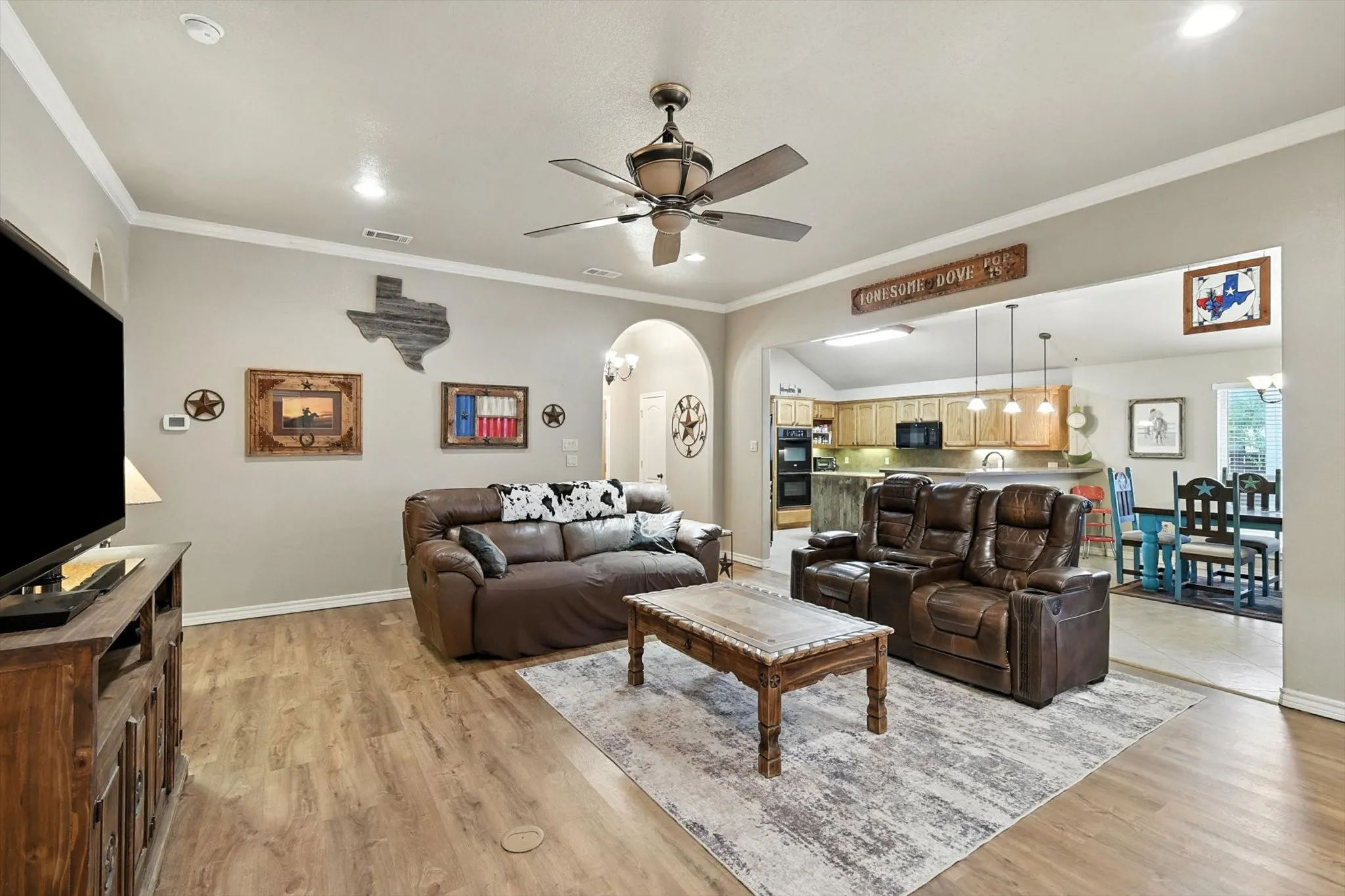 Single Family Residence For Sale in Johnson County , 8424 Marianna Way, Alvarado, Texas 76009, 3 Bedroom, 2 Bathroom, 4 Garage spaces, 2,420 Sqft, built in 2007, mls#21241901, Real Estate Agent in Alvarado, Homes For Sale in Johnson county, Homes For Sale in Alvarado, Realtor in Alvarado Texas, Real Estate Brokerage Independent Realty Texas, Luminita Cordes Realtor