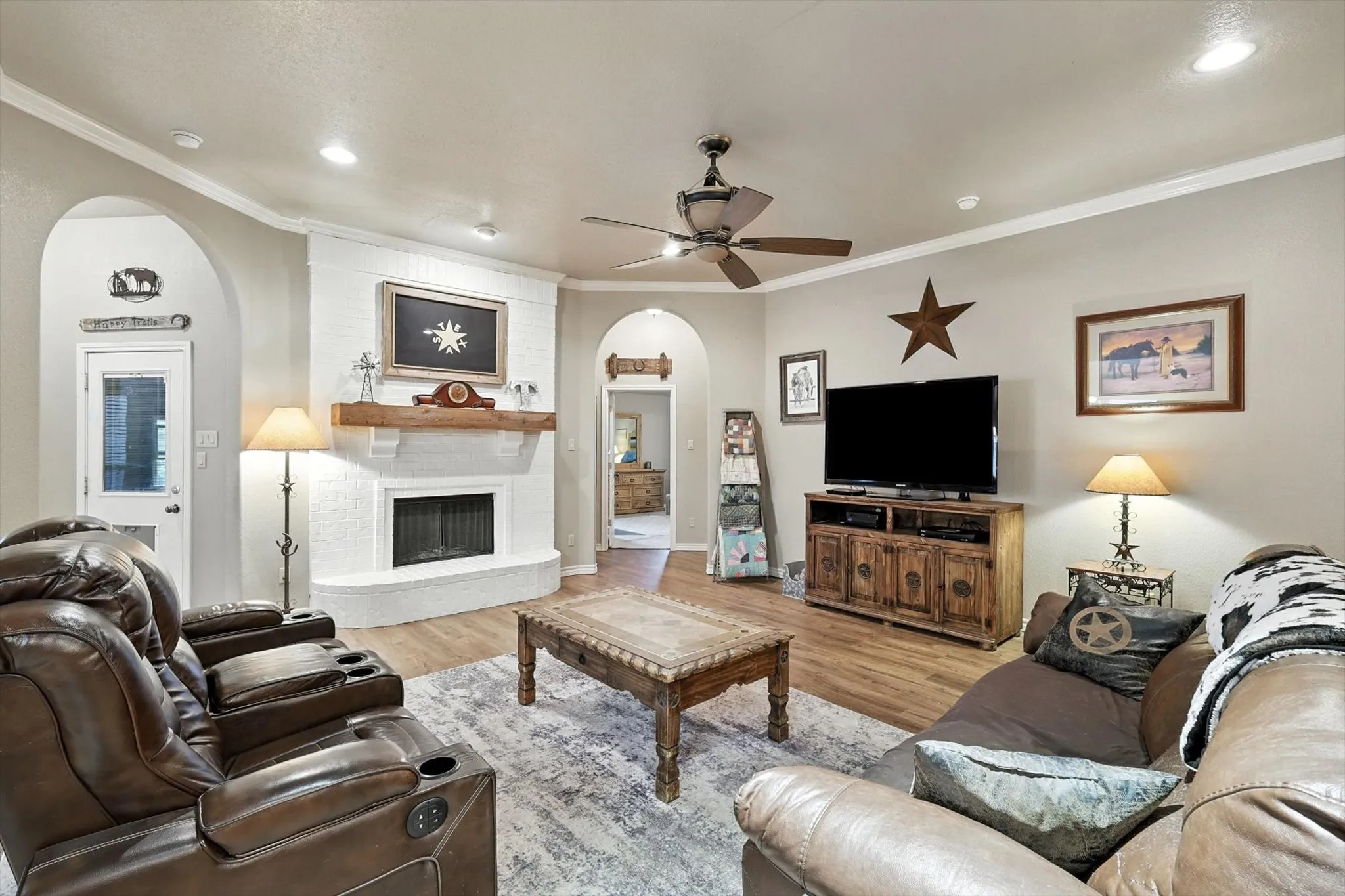 Single Family Residence For Sale in Johnson County , 8424 Marianna Way, Alvarado, Texas 76009, 3 Bedroom, 2 Bathroom, 4 Garage spaces, 2,420 Sqft, built in 2007, mls#21241901, Real Estate Agent in Alvarado, Homes For Sale in Johnson county, Homes For Sale in Alvarado, Realtor in Alvarado Texas, Real Estate Brokerage Independent Realty Texas, Luminita Cordes Realtor