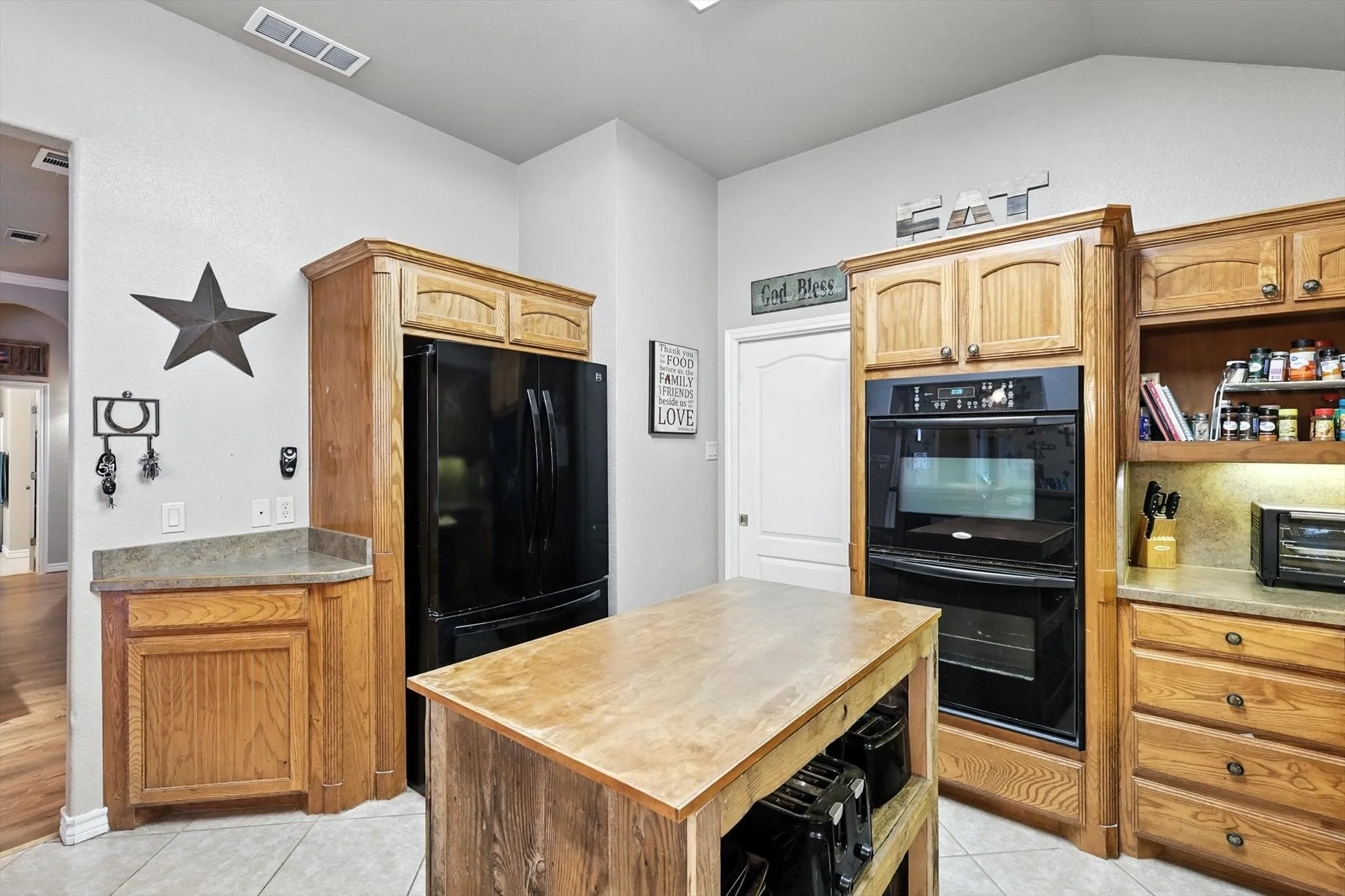 Single Family Residence For Sale in Johnson County , 8424 Marianna Way, Alvarado, Texas 76009, 3 Bedroom, 2 Bathroom, 4 Garage spaces, 2,420 Sqft, built in 2007, mls#21241901, Real Estate Agent in Alvarado, Homes For Sale in Johnson county, Homes For Sale in Alvarado, Realtor in Alvarado Texas, Real Estate Brokerage Independent Realty Texas, Luminita Cordes Realtor