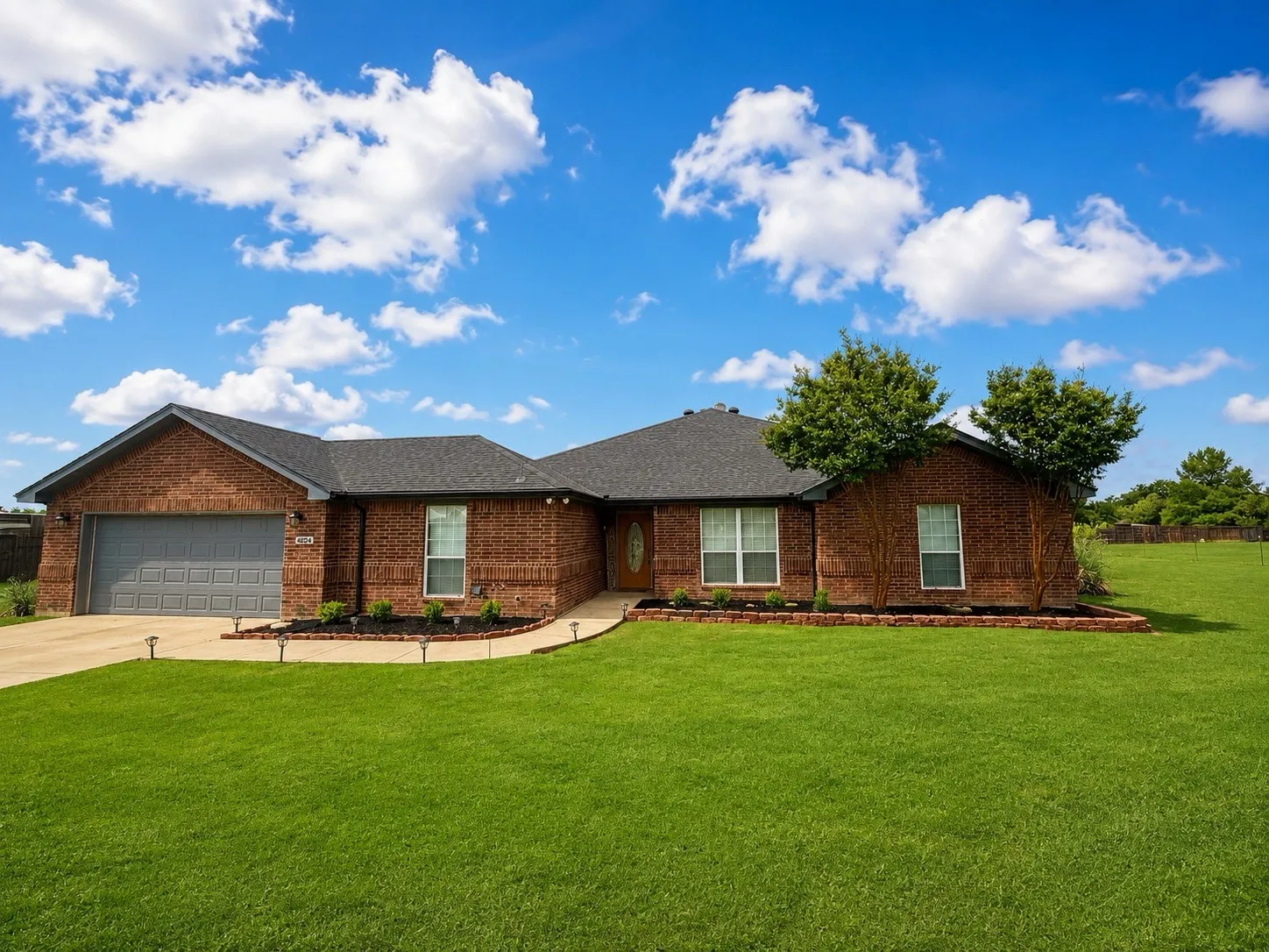 Single Family Residence For Sale in Johnson County , 8424 Marianna Way, Alvarado, Texas 76009, 3 Bedroom, 2 Bathroom, 4 Garage spaces, 2,420 Sqft, built in 2007, mls#21241901, Real Estate Agent in Alvarado, Homes For Sale in Johnson county, Homes For Sale in Alvarado, Realtor in Alvarado Texas, Real Estate Brokerage Independent Realty Texas, Luminita Cordes Realtor