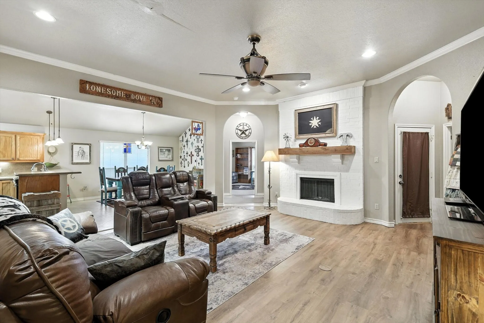 Single Family Residence For Sale in Johnson County , 8424 Marianna Way, Alvarado, Texas 76009, 3 Bedroom, 2 Bathroom, 4 Garage spaces, 2,420 Sqft, built in 2007, mls#21241901, Real Estate Agent in Alvarado, Homes For Sale in Johnson county, Homes For Sale in Alvarado, Realtor in Alvarado Texas, Real Estate Brokerage Independent Realty Texas, Luminita Cordes Realtor
