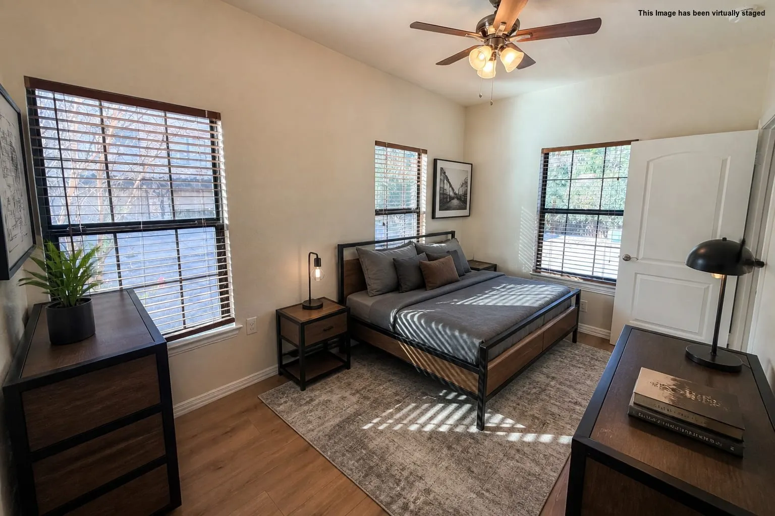 Vaulted ceiling with a ceiling fan light fixture