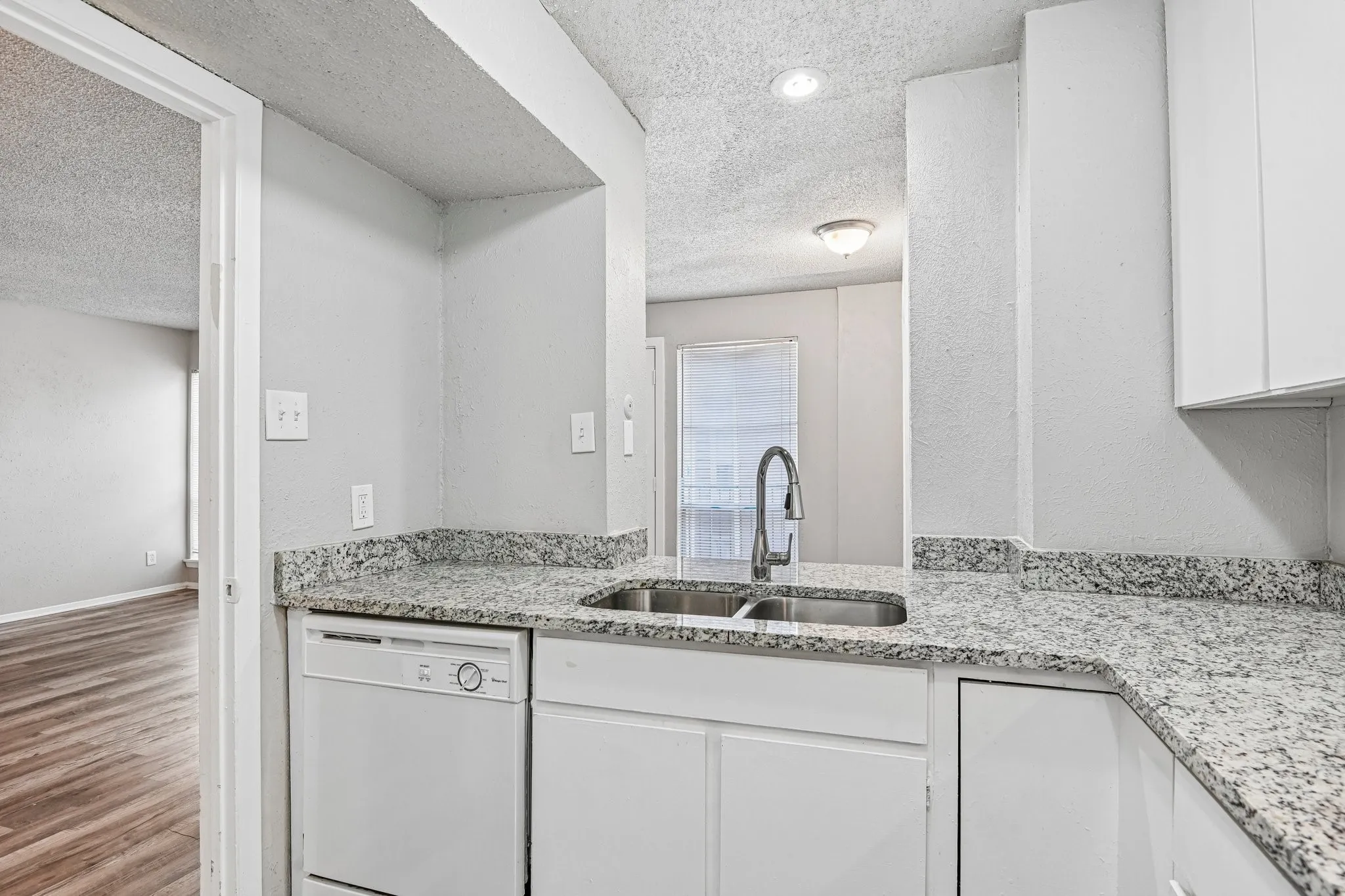 Condominium For Rent in Tarrant County , 5534 Boca Raton Boulevard 292, Fort Worth, Texas 76112, 2 Bedroom, 3 Bathroom, Garage spaces, 1,311 Sqft, built in 1972, mls#21279158, Real Estate Agent in Fort Worth, Homes For Rent in Tarrant county, Homes For Rent in Fort Worth, Realtor in Fort Worth Texas, Real Estate Brokerage Independent Realty Texas, Luminita Cordes Realtor