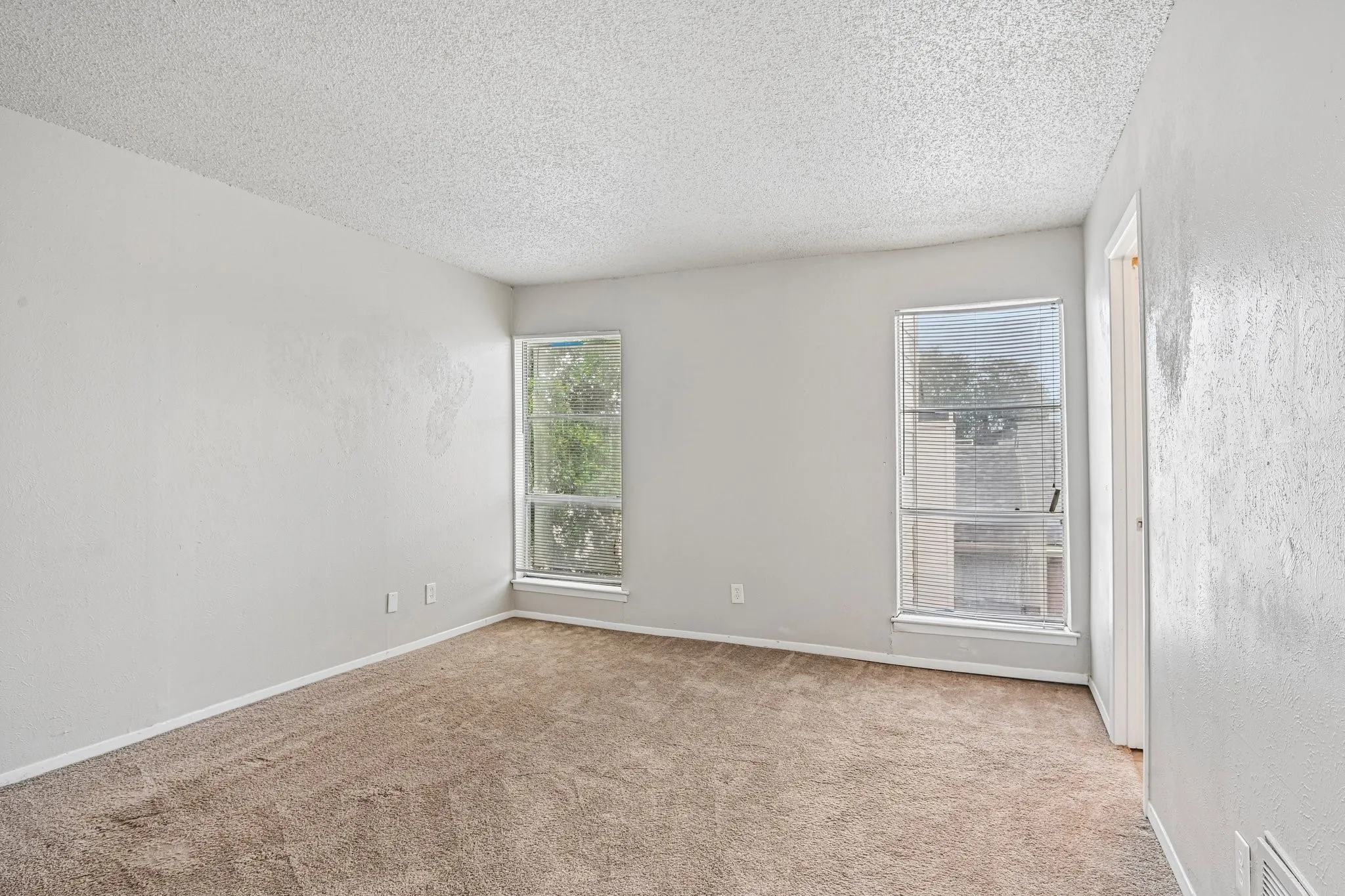 Condominium For Rent in Tarrant County , 5534 Boca Raton Boulevard 292, Fort Worth, Texas 76112, 2 Bedroom, 3 Bathroom, Garage spaces, 1,311 Sqft, built in 1972, mls#21279158, Real Estate Agent in Fort Worth, Homes For Rent in Tarrant county, Homes For Rent in Fort Worth, Realtor in Fort Worth Texas, Real Estate Brokerage Independent Realty Texas, Luminita Cordes Realtor