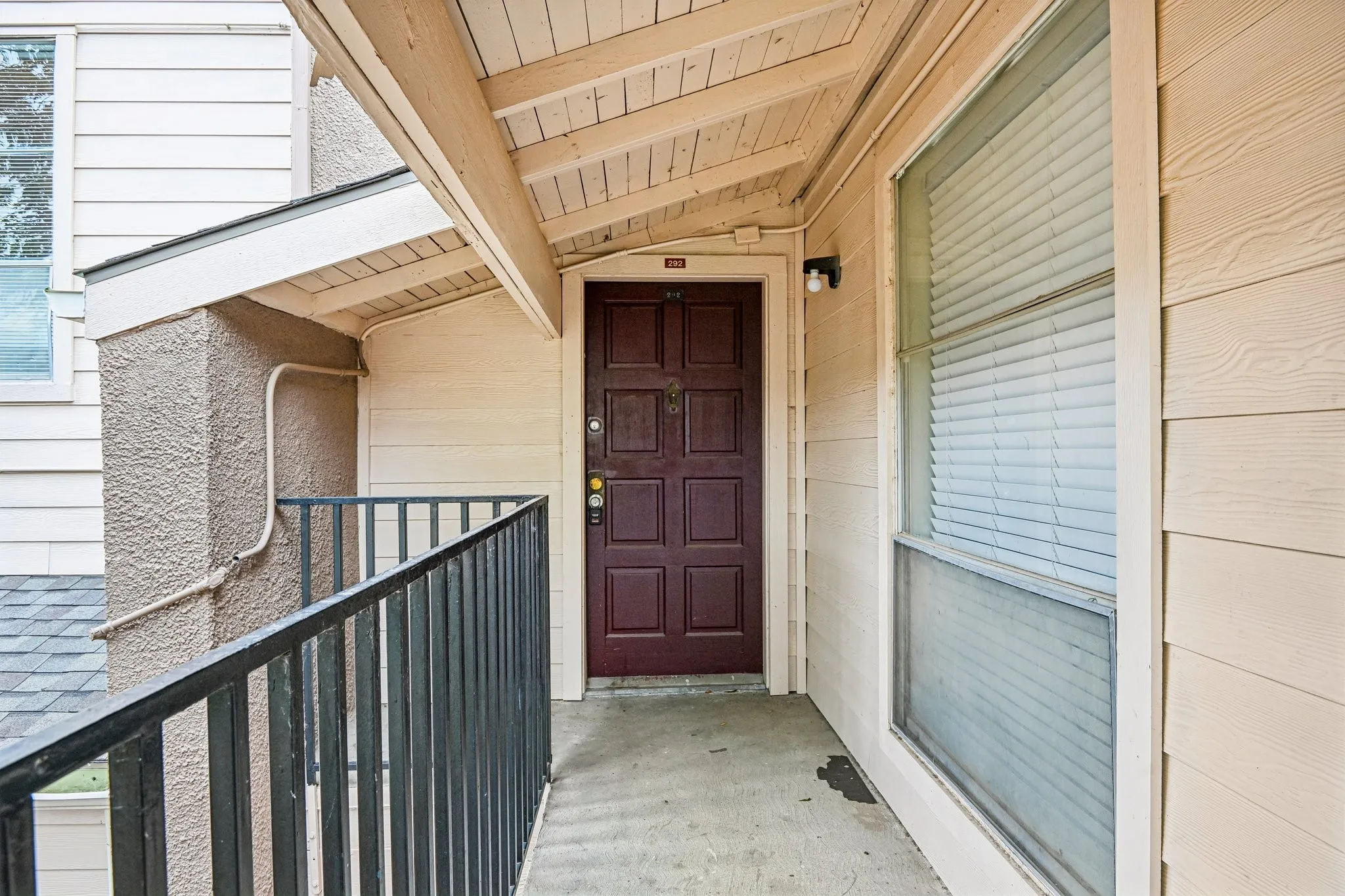 Condominium For Rent in Tarrant County , 5534 Boca Raton Boulevard 292, Fort Worth, Texas 76112, 2 Bedroom, 3 Bathroom, Garage spaces, 1,311 Sqft, built in 1972, mls#21279158, Real Estate Agent in Fort Worth, Homes For Rent in Tarrant county, Homes For Rent in Fort Worth, Realtor in Fort Worth Texas, Real Estate Brokerage Independent Realty Texas, Luminita Cordes Realtor