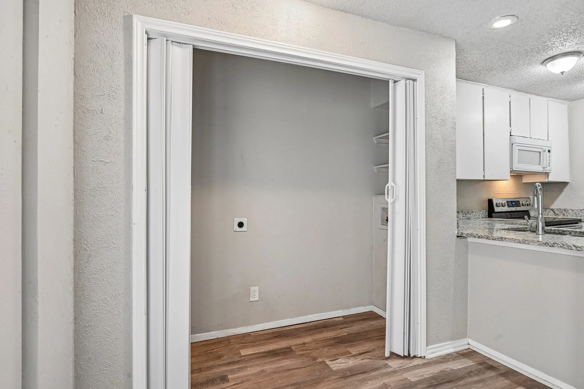 Condominium For Rent in Tarrant County , 5534 Boca Raton Boulevard 292, Fort Worth, Texas 76112, 2 Bedroom, 3 Bathroom, Garage spaces, 1,311 Sqft, built in 1972, mls#21279158, Real Estate Agent in Fort Worth, Homes For Rent in Tarrant county, Homes For Rent in Fort Worth, Realtor in Fort Worth Texas, Real Estate Brokerage Independent Realty Texas, Luminita Cordes Realtor