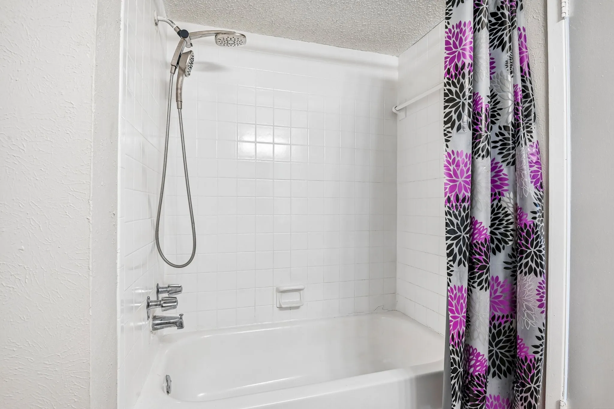 Condominium For Rent in Tarrant County , 5534 Boca Raton Boulevard 292, Fort Worth, Texas 76112, 2 Bedroom, 3 Bathroom, Garage spaces, 1,311 Sqft, built in 1972, mls#21279158, Real Estate Agent in Fort Worth, Homes For Rent in Tarrant county, Homes For Rent in Fort Worth, Realtor in Fort Worth Texas, Real Estate Brokerage Independent Realty Texas, Luminita Cordes Realtor