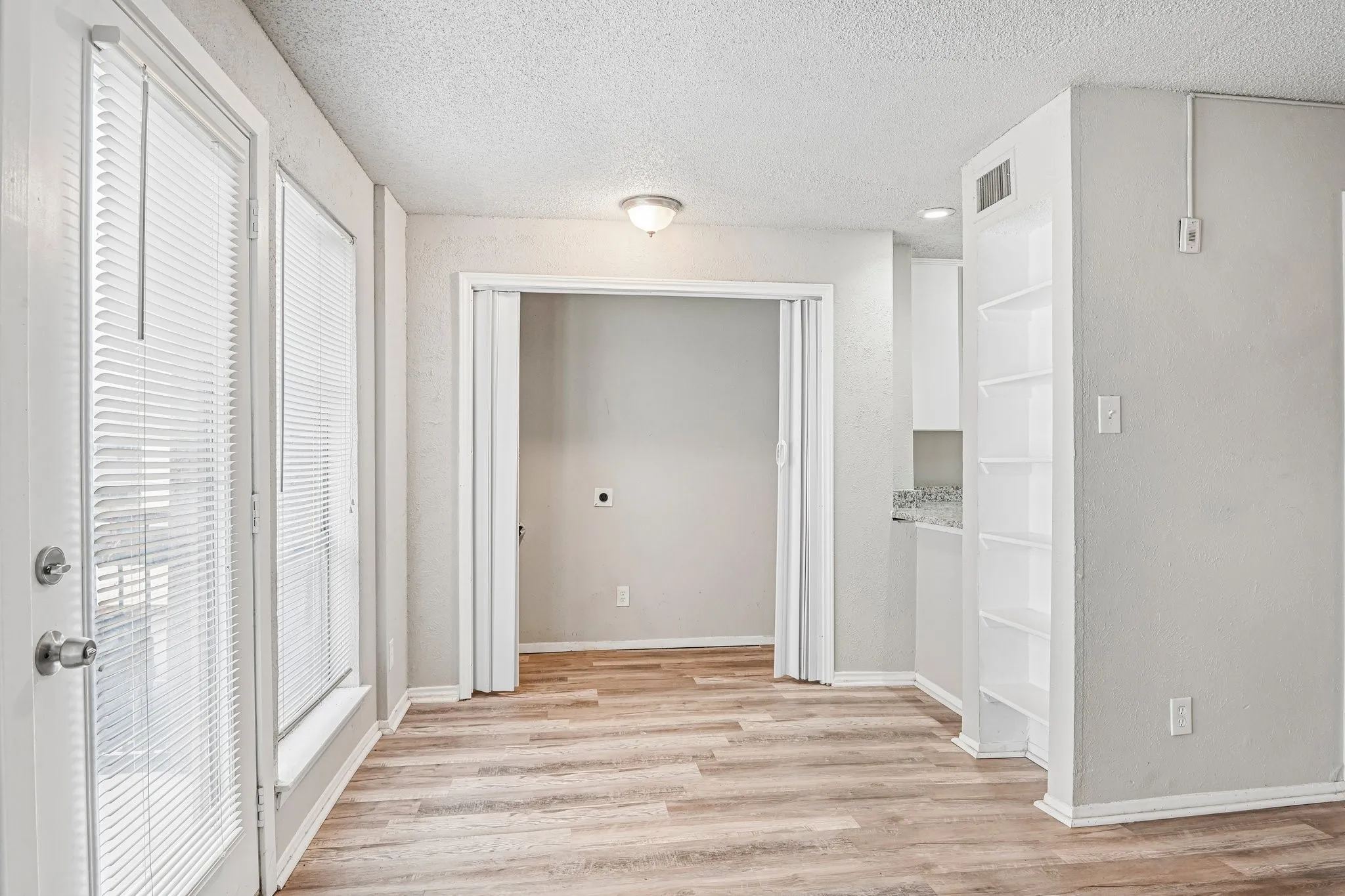 Condominium For Rent in Tarrant County , 5534 Boca Raton Boulevard 292, Fort Worth, Texas 76112, 2 Bedroom, 3 Bathroom, Garage spaces, 1,311 Sqft, built in 1972, mls#21279158, Real Estate Agent in Fort Worth, Homes For Rent in Tarrant county, Homes For Rent in Fort Worth, Realtor in Fort Worth Texas, Real Estate Brokerage Independent Realty Texas, Luminita Cordes Realtor