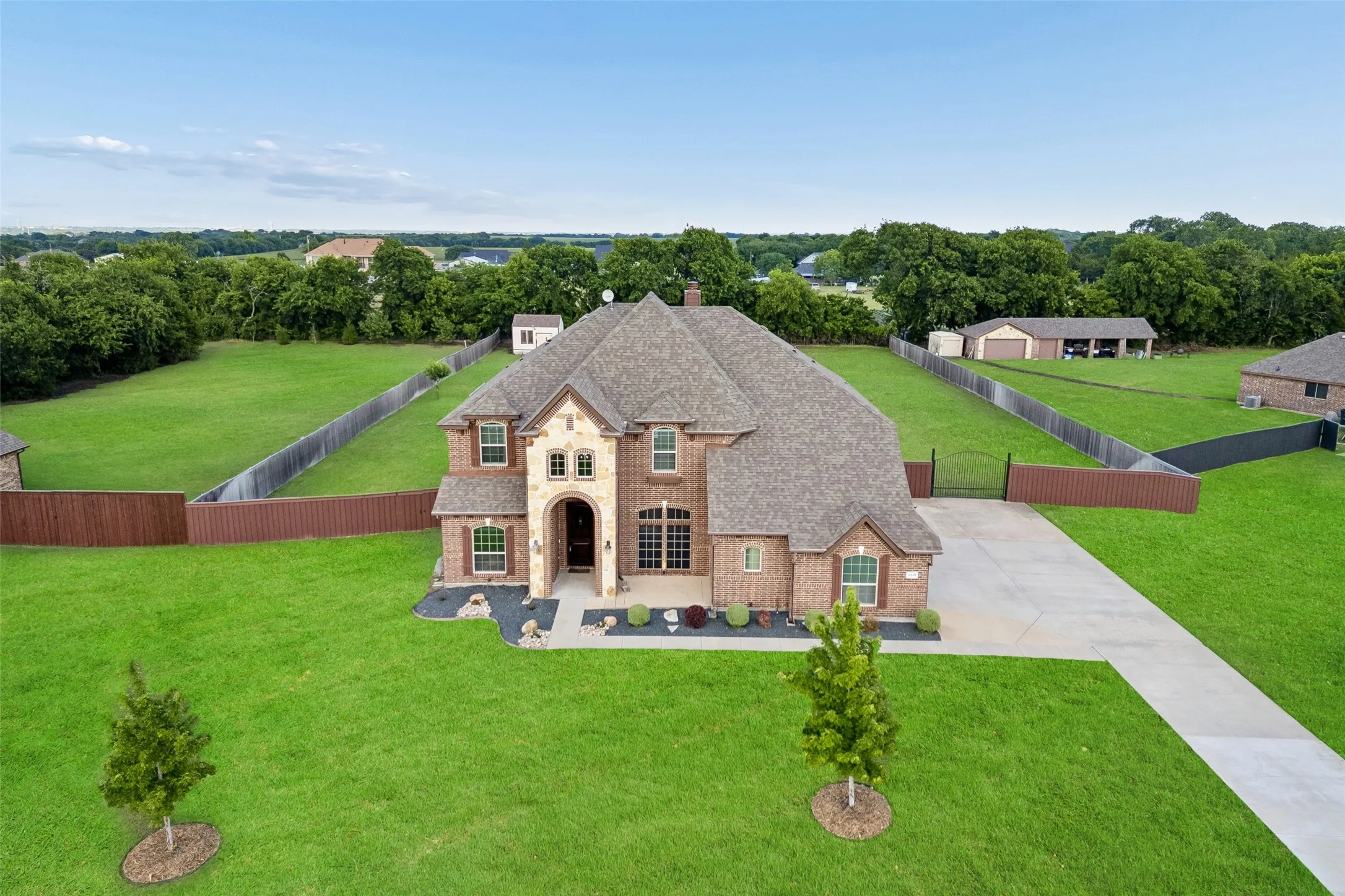 Single Family Residence For Sale in Ellis County , 1310 Billingsley Drive, Waxahachie, Texas 75167, 5 Bedroom, 4 Bathroom, 3 Garage spaces, 3,984 Sqft, built in 2017, mls#21277974, Real Estate Agent in Waxahachie, Homes For Sale in Ellis county, Homes For Sale in Waxahachie, Realtor in Waxahachie Texas, Real Estate Brokerage Independent Realty Texas, Luminita Cordes Realtor