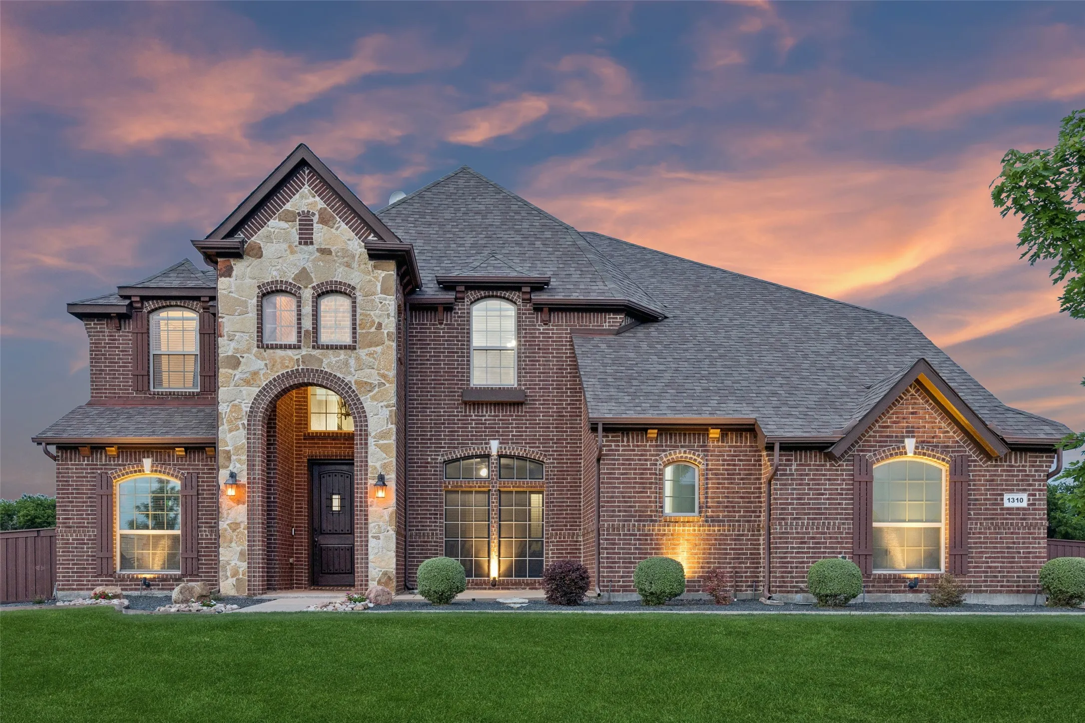 Single Family Residence For Sale in Ellis County , 1310 Billingsley Drive, Waxahachie, Texas 75167, 5 Bedroom, 4 Bathroom, 3 Garage spaces, 3,984 Sqft, built in 2017, mls#21277974, Real Estate Agent in Waxahachie, Homes For Sale in Ellis county, Homes For Sale in Waxahachie, Realtor in Waxahachie Texas, Real Estate Brokerage Independent Realty Texas, Luminita Cordes Realtor