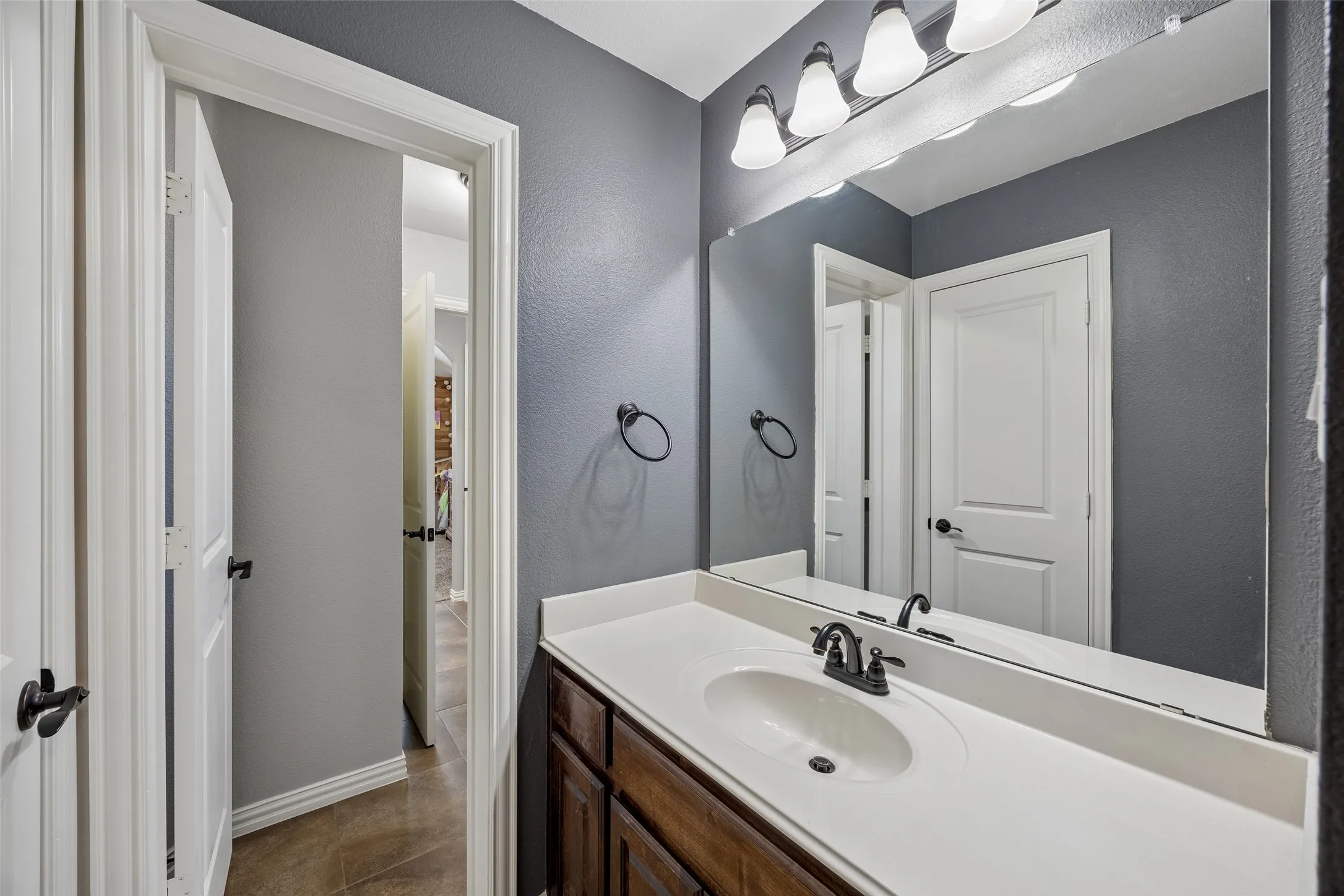 Single Family Residence For Sale in Ellis County , 1310 Billingsley Drive, Waxahachie, Texas 75167, 5 Bedroom, 4 Bathroom, 3 Garage spaces, 3,984 Sqft, built in 2017, mls#21277974, Real Estate Agent in Waxahachie, Homes For Sale in Ellis county, Homes For Sale in Waxahachie, Realtor in Waxahachie Texas, Real Estate Brokerage Independent Realty Texas, Luminita Cordes Realtor