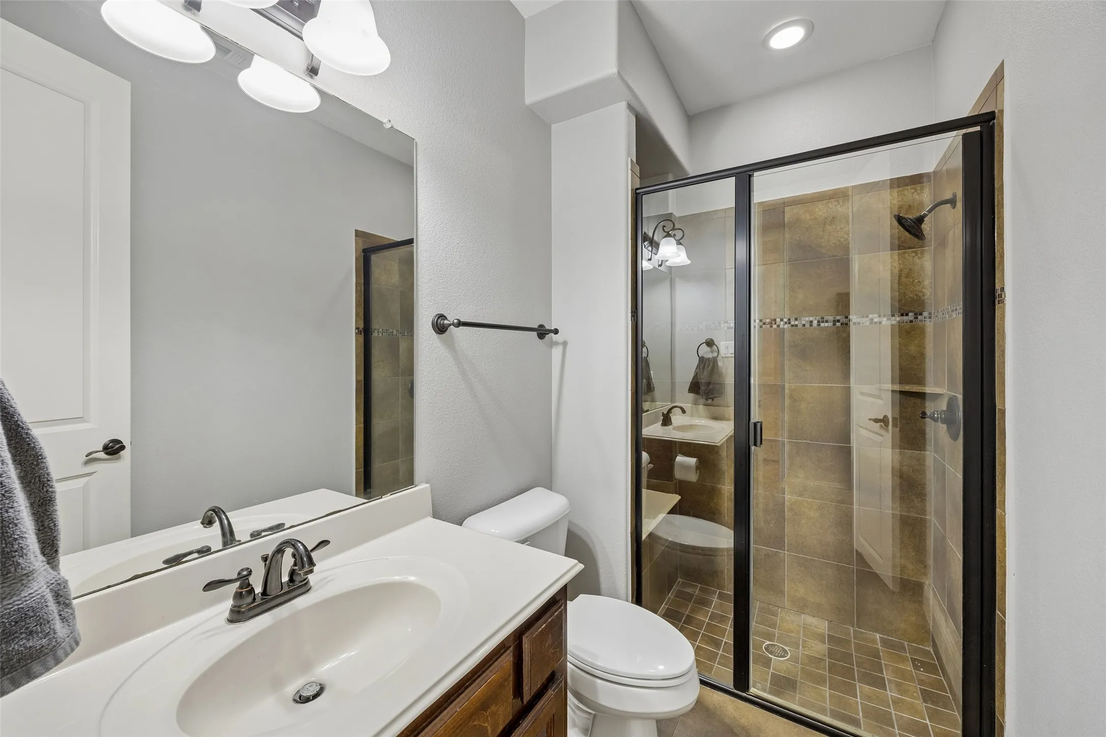 Single Family Residence For Sale in Ellis County , 1310 Billingsley Drive, Waxahachie, Texas 75167, 5 Bedroom, 4 Bathroom, 3 Garage spaces, 3,984 Sqft, built in 2017, mls#21277974, Real Estate Agent in Waxahachie, Homes For Sale in Ellis county, Homes For Sale in Waxahachie, Realtor in Waxahachie Texas, Real Estate Brokerage Independent Realty Texas, Luminita Cordes Realtor