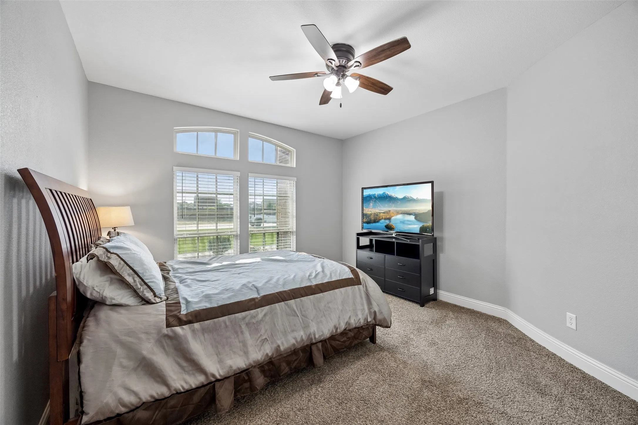 Single Family Residence For Sale in Ellis County , 1310 Billingsley Drive, Waxahachie, Texas 75167, 5 Bedroom, 4 Bathroom, 3 Garage spaces, 3,984 Sqft, built in 2017, mls#21277974, Real Estate Agent in Waxahachie, Homes For Sale in Ellis county, Homes For Sale in Waxahachie, Realtor in Waxahachie Texas, Real Estate Brokerage Independent Realty Texas, Luminita Cordes Realtor