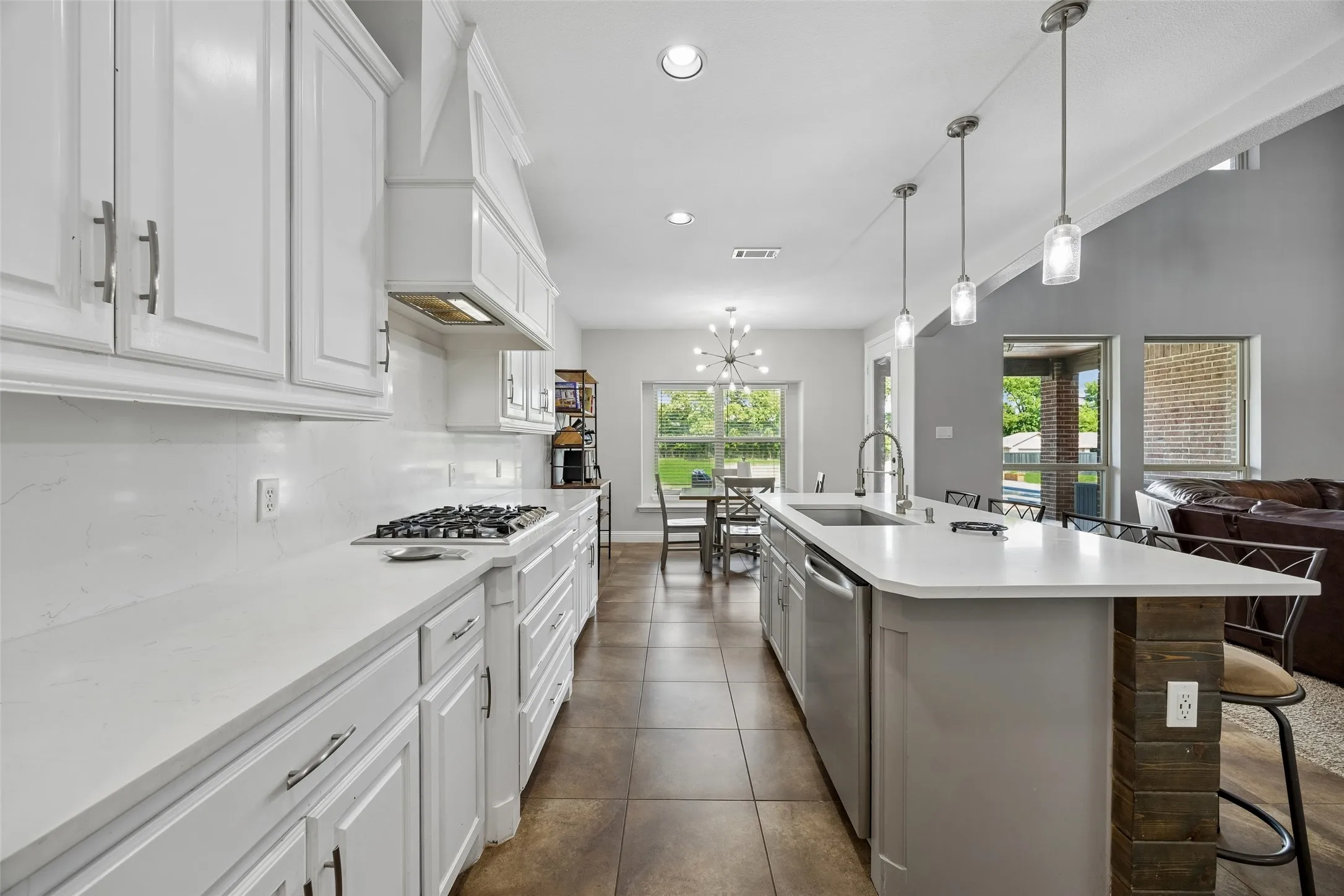 Single Family Residence For Sale in Ellis County , 1310 Billingsley Drive, Waxahachie, Texas 75167, 5 Bedroom, 4 Bathroom, 3 Garage spaces, 3,984 Sqft, built in 2017, mls#21277974, Real Estate Agent in Waxahachie, Homes For Sale in Ellis county, Homes For Sale in Waxahachie, Realtor in Waxahachie Texas, Real Estate Brokerage Independent Realty Texas, Luminita Cordes Realtor