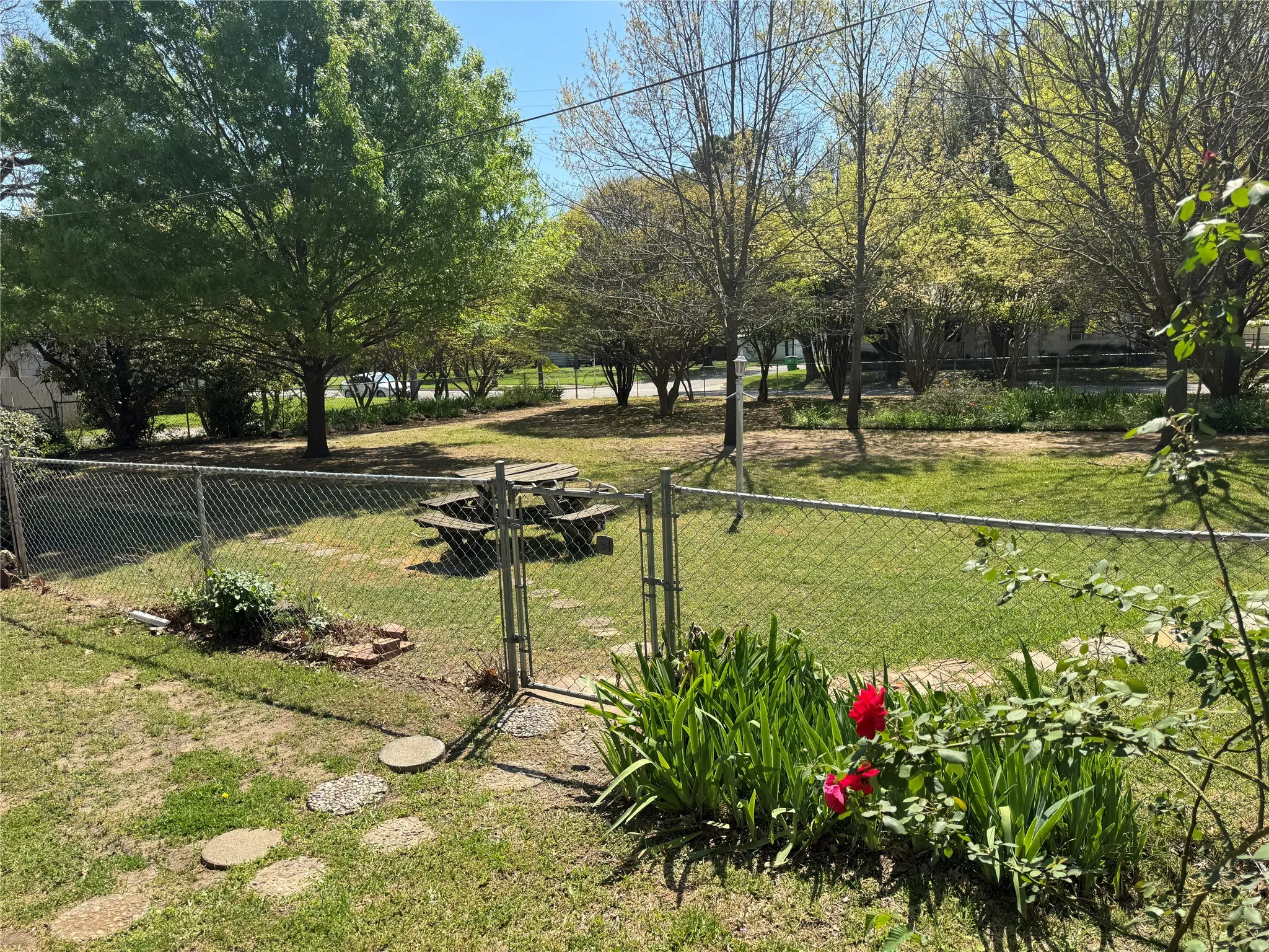 Single Family Residence For Sale in Cooke County , 206 Ritchey Street, Gainesville, Texas 76240, 3 Bedroom, 2 Bathroom, 2 Garage spaces, 1,680 Sqft, built in 1950, mls#21279549, Real Estate Agent in Gainesville, Homes For Sale in Cooke county, Homes For Sale in Gainesville, Realtor in Gainesville Texas, Real Estate Brokerage Independent Realty Texas, Luminita Cordes Realtor