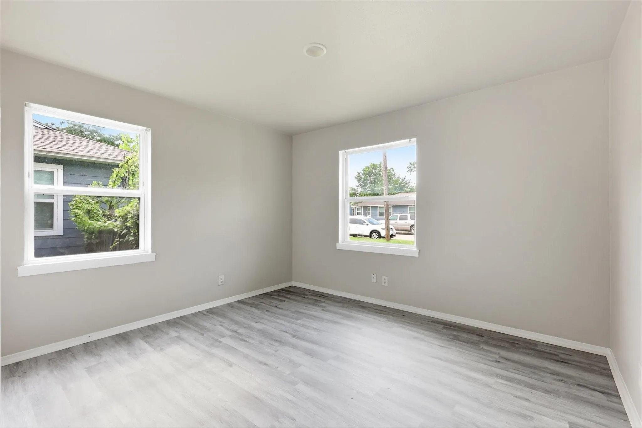 Single Family Residence For Sale in Dallas County , 1310 Stone Drive, Irving, Texas 75061, 4 Bedrooms, 2 Bathrooms, Garage spaces, 1,220 Sqft, built in 1952, Price $314,999, mls#21279645, Real Estate Agent in Irving, Homes For Sale in Dallas county, Homes For Sale in Irving, Realtor in Irving Texas, Real Estate Brokerage Independent Realty Texas, Luminita Cordes Realtor
