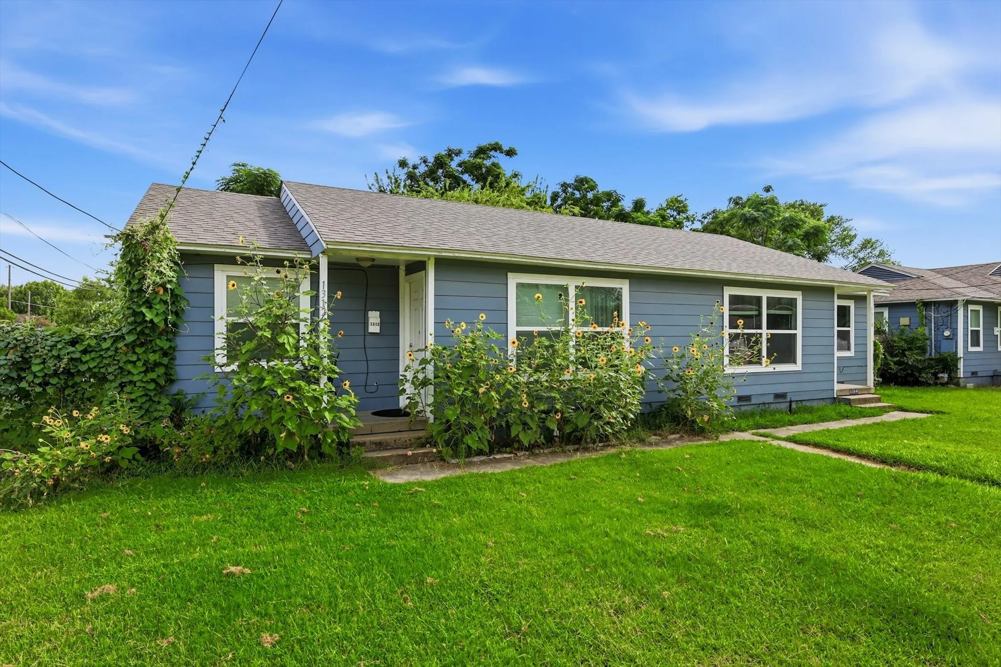 Single Family Residence For Sale in Dallas County , 1310 Stone Drive, Irving, Texas 75061, 4 Bedrooms, 2 Bathrooms, Garage spaces, 1,220 Sqft, built in 1952, Price $314,999, mls#21279645, Real Estate Agent in Irving, Homes For Sale in Dallas county, Homes For Sale in Irving, Realtor in Irving Texas, Real Estate Brokerage Independent Realty Texas, Luminita Cordes Realtor