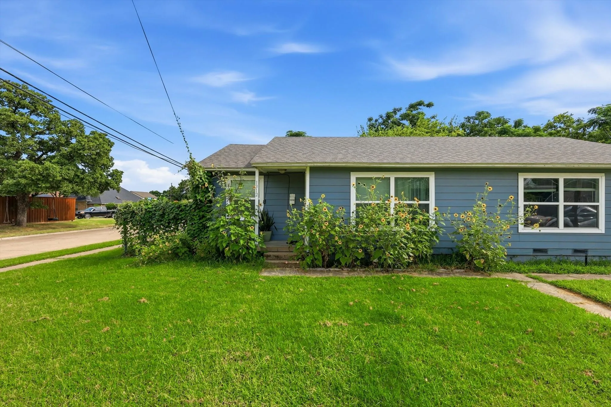 Single Family Residence For Sale in Dallas County , 1310 Stone Drive, Irving, Texas 75061, 4 Bedrooms, 2 Bathrooms, Garage spaces, 1,220 Sqft, built in 1952, Price $314,999, mls#21279645, Real Estate Agent in Irving, Homes For Sale in Dallas county, Homes For Sale in Irving, Realtor in Irving Texas, Real Estate Brokerage Independent Realty Texas, Luminita Cordes Realtor