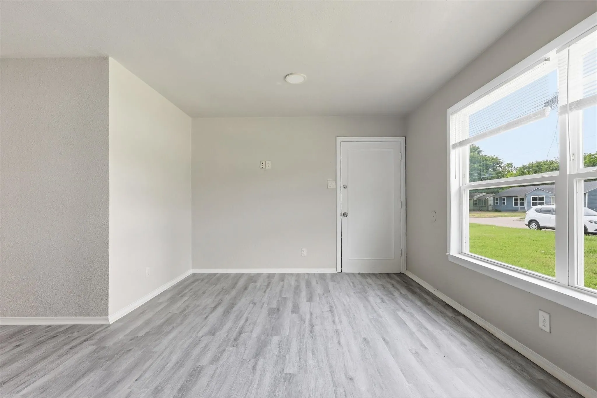 Single Family Residence For Sale in Dallas County , 1310 Stone Drive, Irving, Texas 75061, 4 Bedrooms, 2 Bathrooms, Garage spaces, 1,220 Sqft, built in 1952, Price $314,999, mls#21279645, Real Estate Agent in Irving, Homes For Sale in Dallas county, Homes For Sale in Irving, Realtor in Irving Texas, Real Estate Brokerage Independent Realty Texas, Luminita Cordes Realtor