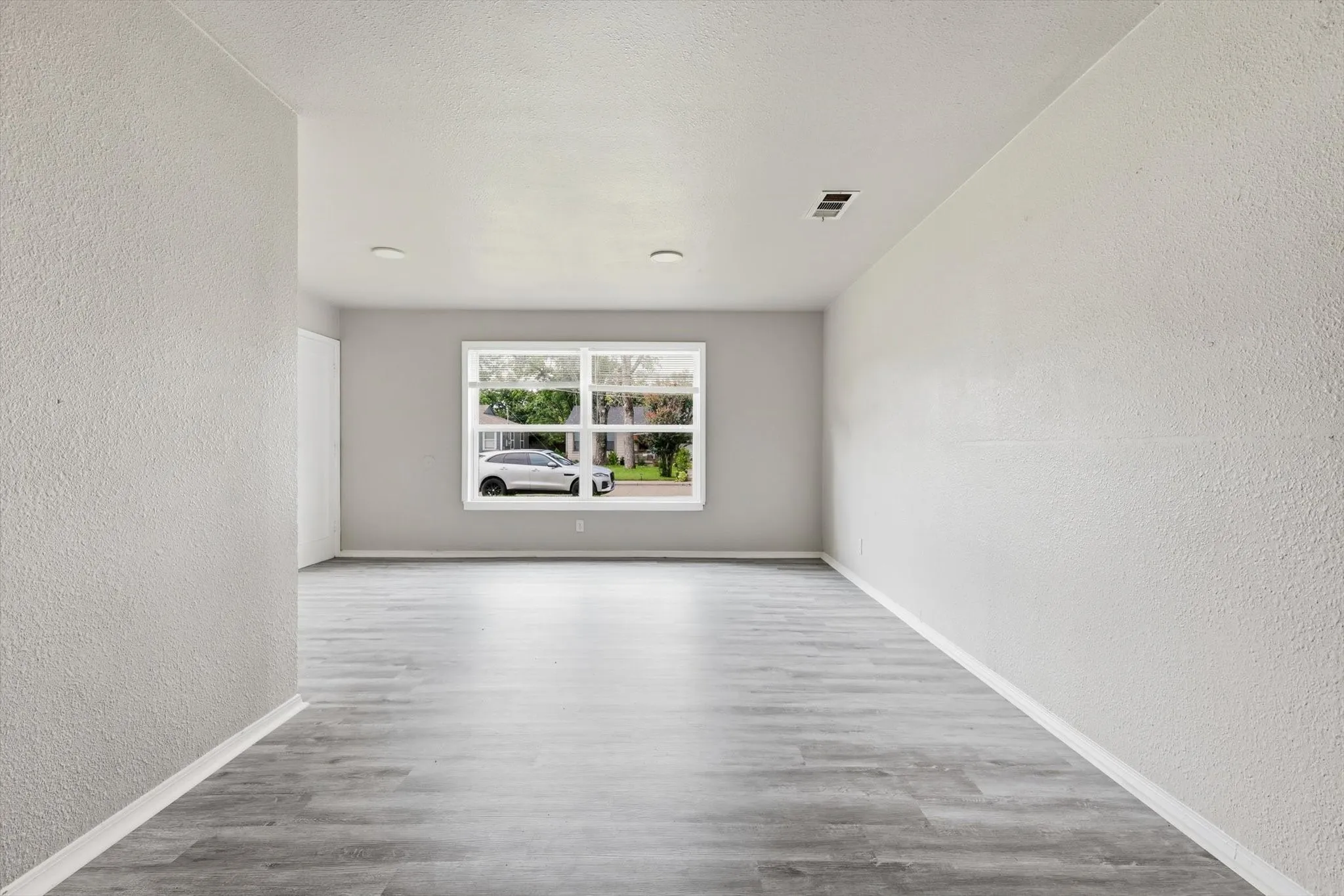 Single Family Residence For Sale in Dallas County , 1310 Stone Drive, Irving, Texas 75061, 4 Bedrooms, 2 Bathrooms, Garage spaces, 1,220 Sqft, built in 1952, Price $314,999, mls#21279645, Real Estate Agent in Irving, Homes For Sale in Dallas county, Homes For Sale in Irving, Realtor in Irving Texas, Real Estate Brokerage Independent Realty Texas, Luminita Cordes Realtor