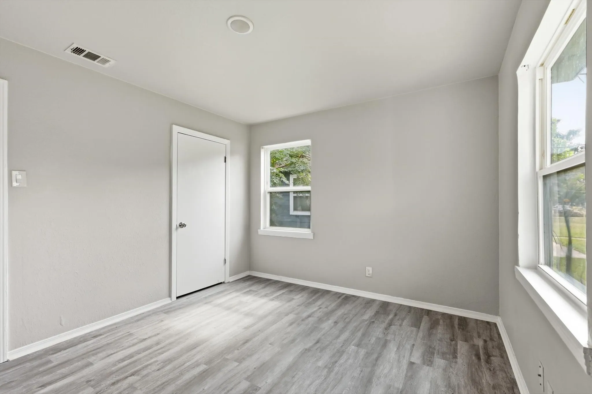 Single Family Residence For Sale in Dallas County , 1310 Stone Drive, Irving, Texas 75061, 4 Bedrooms, 2 Bathrooms, Garage spaces, 1,220 Sqft, built in 1952, Price $314,999, mls#21279645, Real Estate Agent in Irving, Homes For Sale in Dallas county, Homes For Sale in Irving, Realtor in Irving Texas, Real Estate Brokerage Independent Realty Texas, Luminita Cordes Realtor