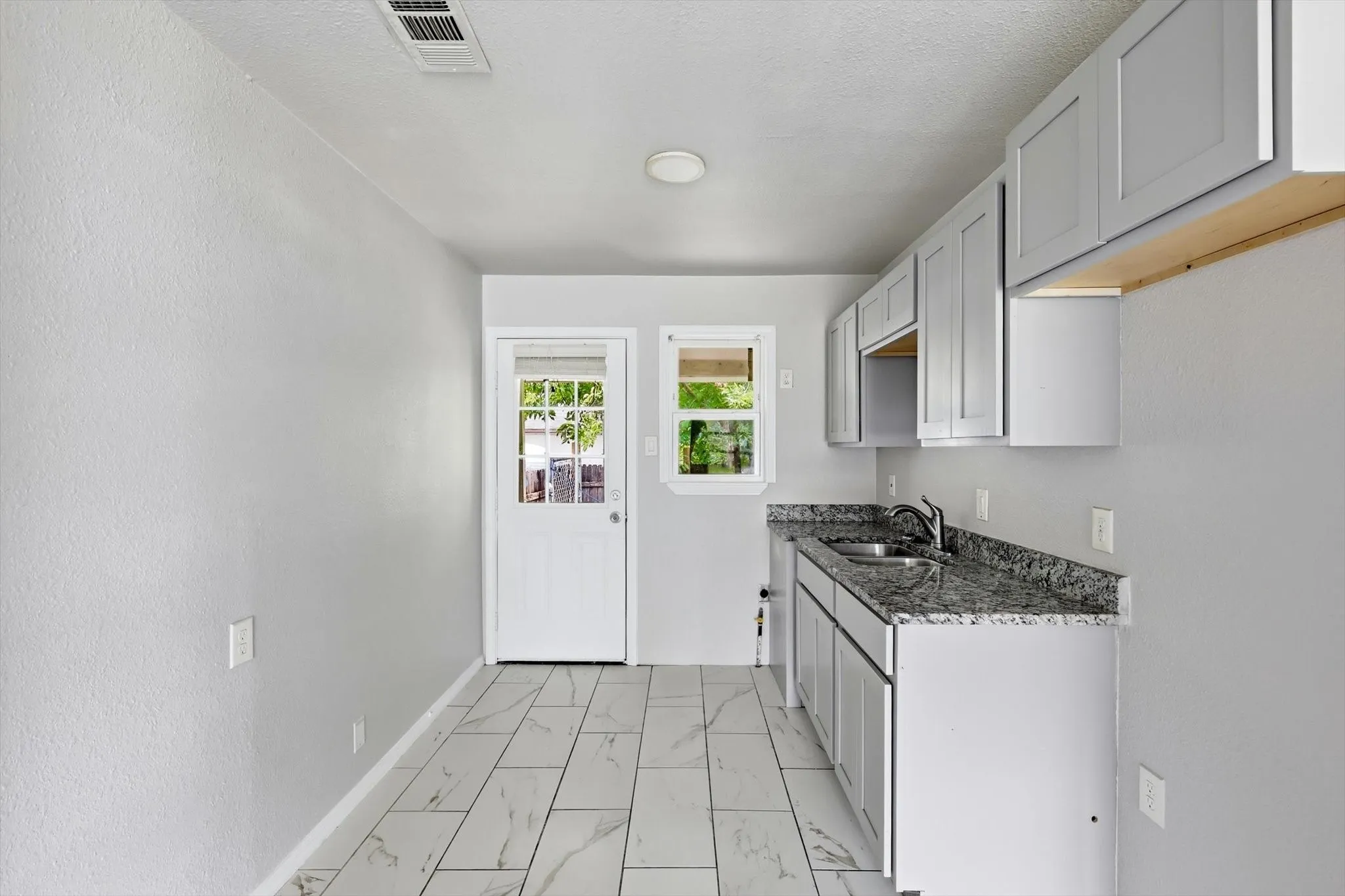 Single Family Residence For Sale in Dallas County , 1310 Stone Drive, Irving, Texas 75061, 4 Bedrooms, 2 Bathrooms, Garage spaces, 1,220 Sqft, built in 1952, Price $314,999, mls#21279645, Real Estate Agent in Irving, Homes For Sale in Dallas county, Homes For Sale in Irving, Realtor in Irving Texas, Real Estate Brokerage Independent Realty Texas, Luminita Cordes Realtor