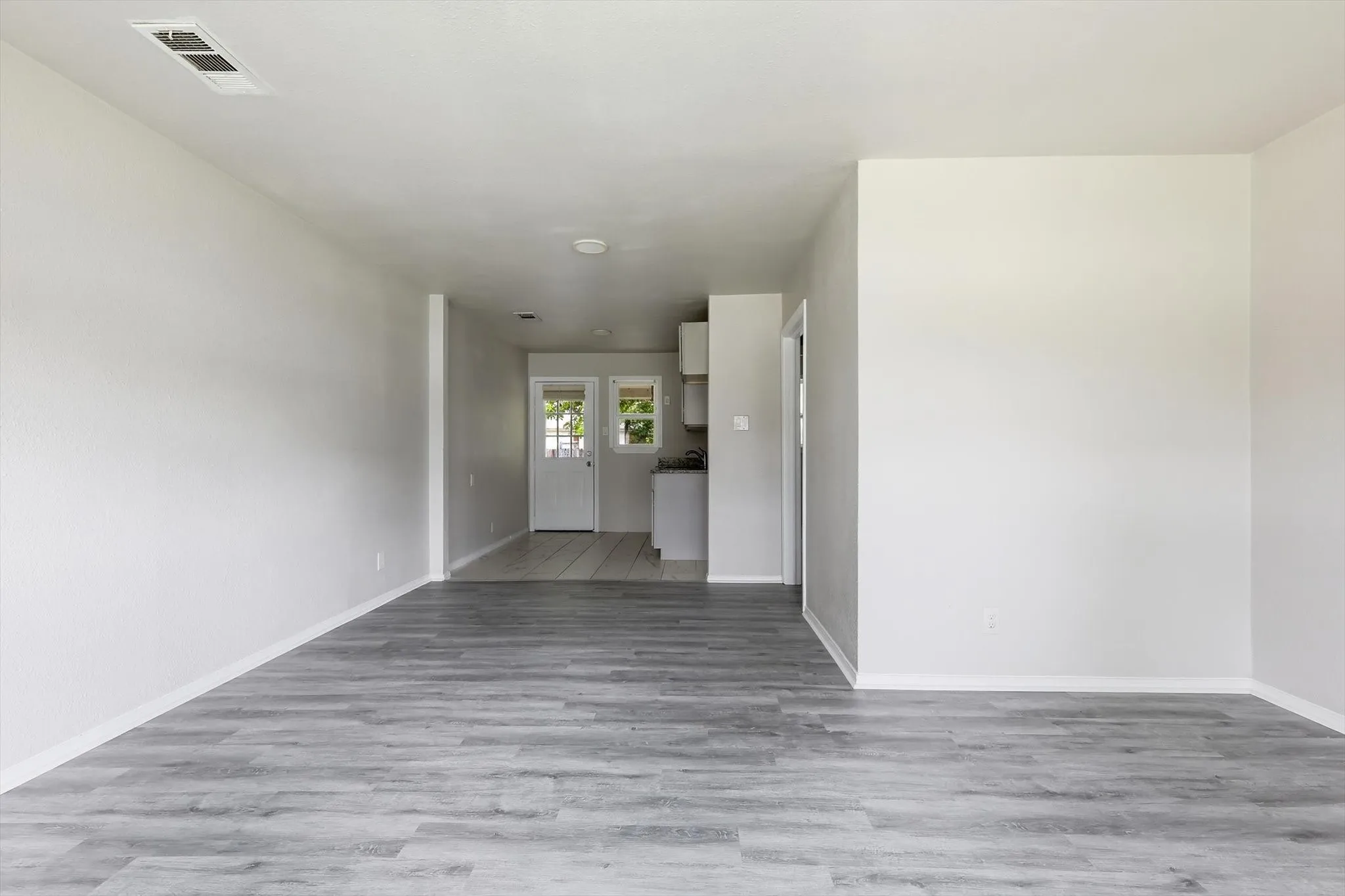 Single Family Residence For Sale in Dallas County , 1310 Stone Drive, Irving, Texas 75061, 4 Bedrooms, 2 Bathrooms, Garage spaces, 1,220 Sqft, built in 1952, Price $314,999, mls#21279645, Real Estate Agent in Irving, Homes For Sale in Dallas county, Homes For Sale in Irving, Realtor in Irving Texas, Real Estate Brokerage Independent Realty Texas, Luminita Cordes Realtor
