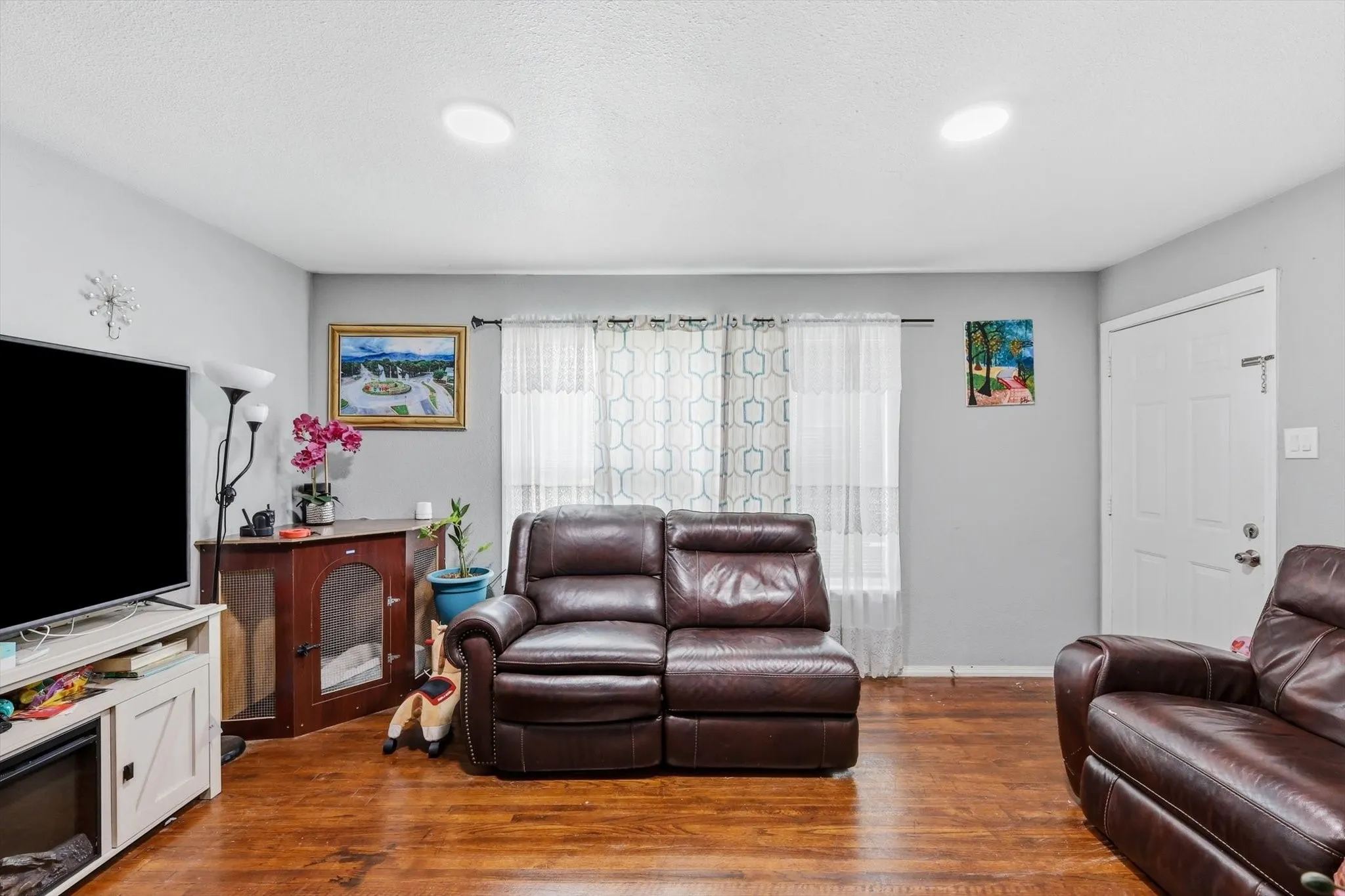 Single Family Residence For Sale in Dallas County , 1310 Stone Drive, Irving, Texas 75061, 4 Bedrooms, 2 Bathrooms, Garage spaces, 1,220 Sqft, built in 1952, Price $314,999, mls#21279645, Real Estate Agent in Irving, Homes For Sale in Dallas county, Homes For Sale in Irving, Realtor in Irving Texas, Real Estate Brokerage Independent Realty Texas, Luminita Cordes Realtor