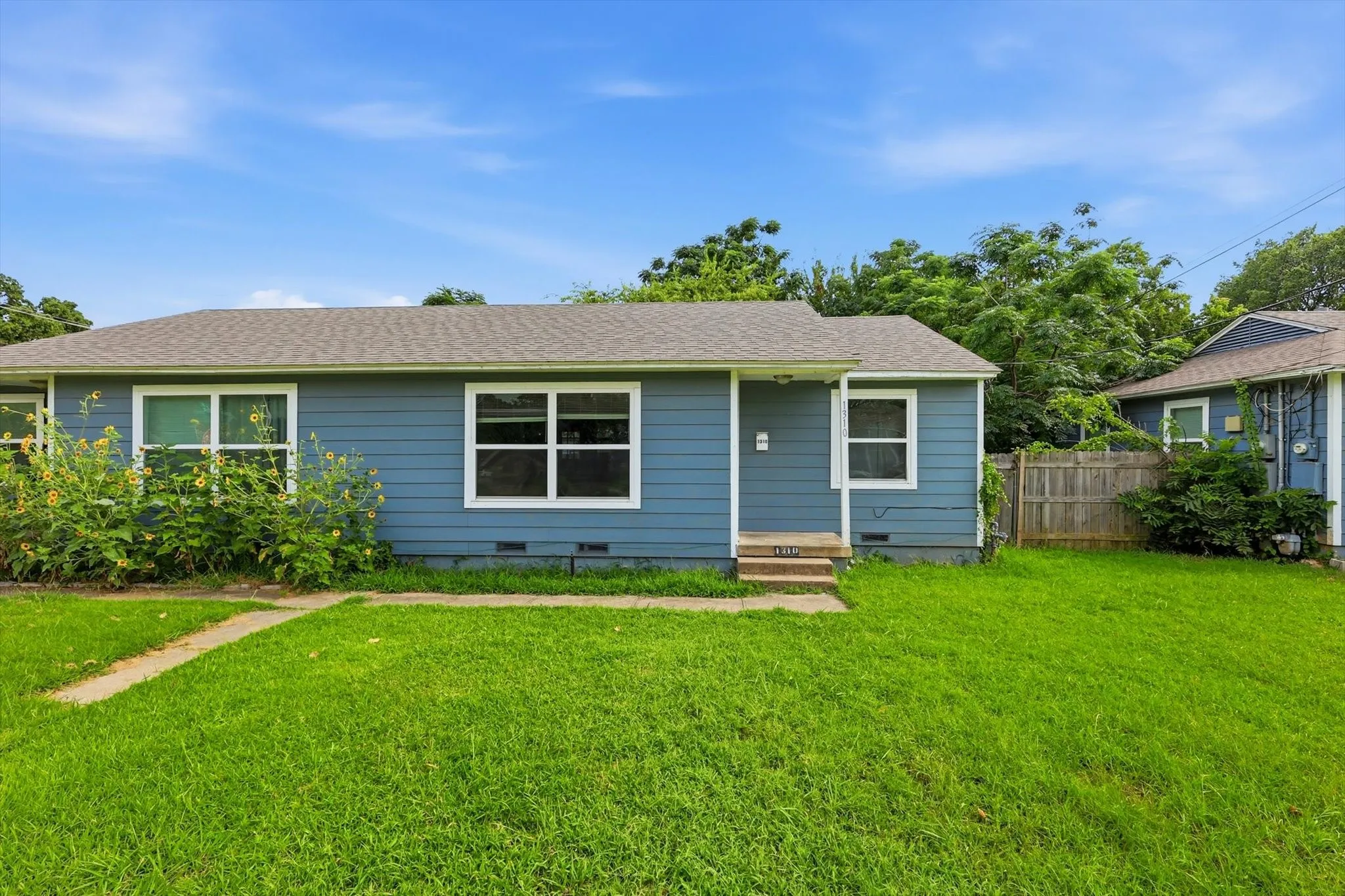 Single Family Residence For Sale in Dallas County , 1310 Stone Drive, Irving, Texas 75061, 4 Bedrooms, 2 Bathrooms, Garage spaces, 1,220 Sqft, built in 1952, Price $314,999, mls#21279645, Real Estate Agent in Irving, Homes For Sale in Dallas county, Homes For Sale in Irving, Realtor in Irving Texas, Real Estate Brokerage Independent Realty Texas, Luminita Cordes Realtor