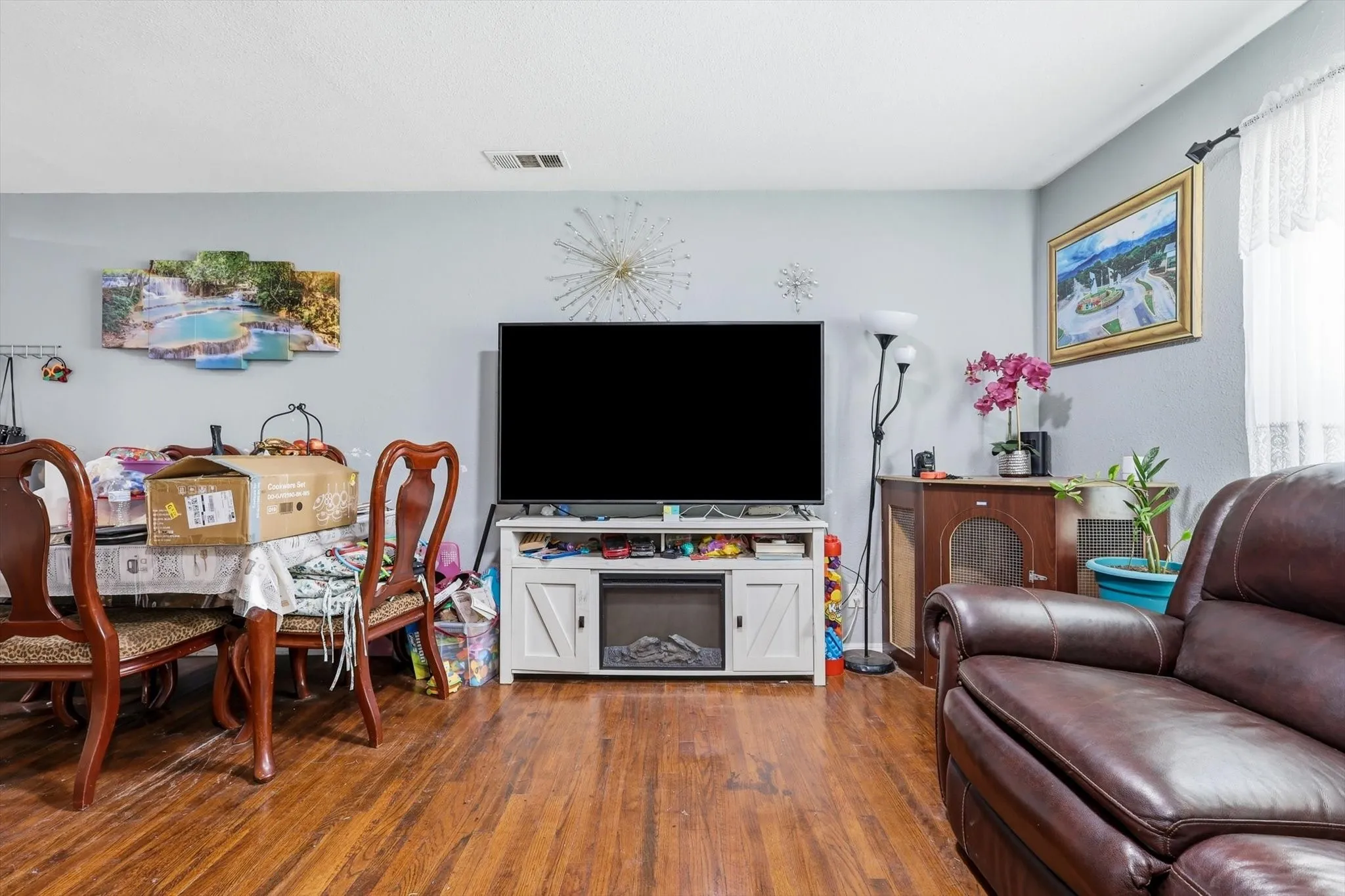 Single Family Residence For Sale in Dallas County , 1310 Stone Drive, Irving, Texas 75061, 4 Bedrooms, 2 Bathrooms, Garage spaces, 1,220 Sqft, built in 1952, Price $314,999, mls#21279645, Real Estate Agent in Irving, Homes For Sale in Dallas county, Homes For Sale in Irving, Realtor in Irving Texas, Real Estate Brokerage Independent Realty Texas, Luminita Cordes Realtor