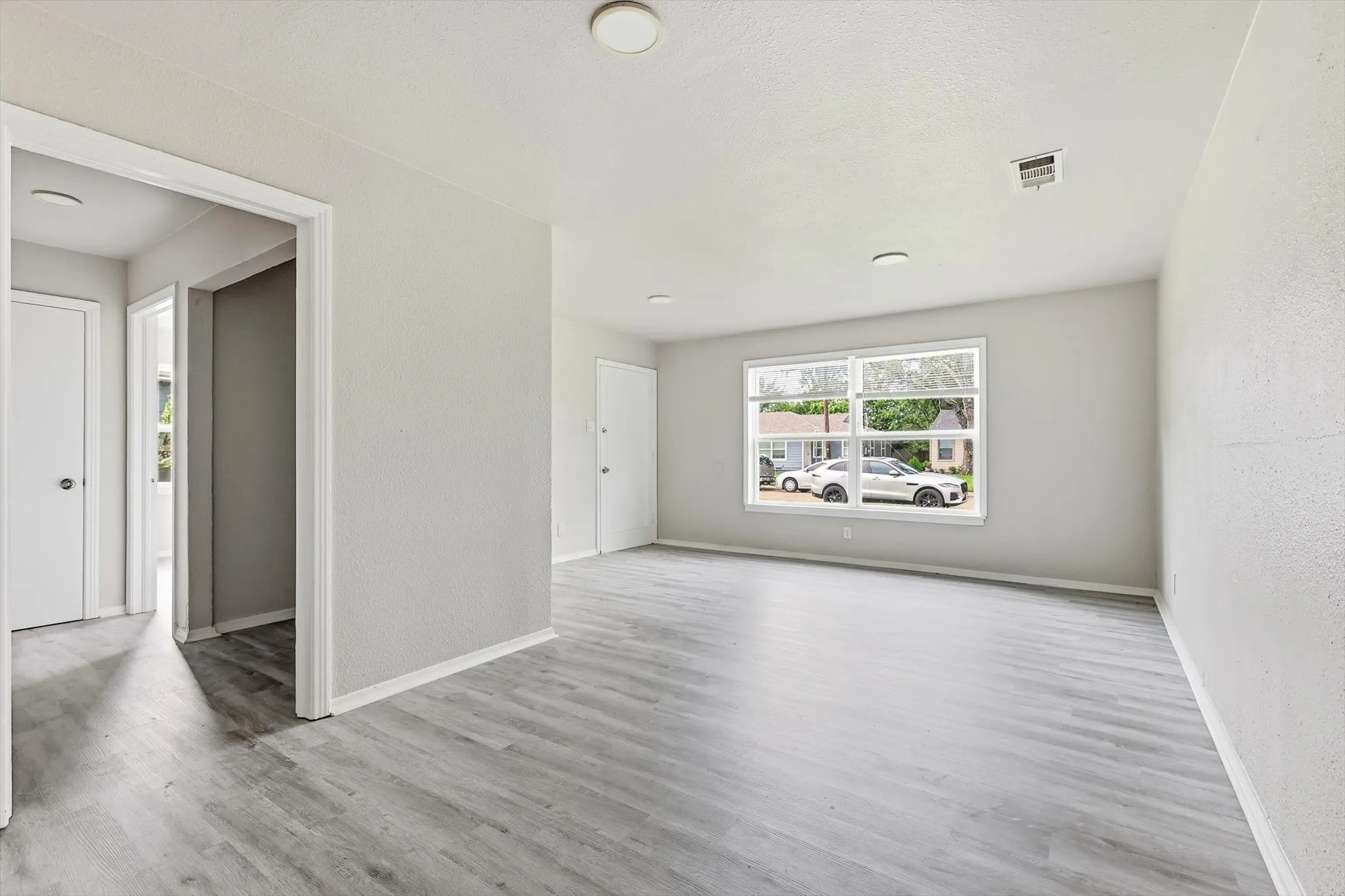Single Family Residence For Sale in Dallas County , 1310 Stone Drive, Irving, Texas 75061, 4 Bedrooms, 2 Bathrooms, Garage spaces, 1,220 Sqft, built in 1952, Price $314,999, mls#21279645, Real Estate Agent in Irving, Homes For Sale in Dallas county, Homes For Sale in Irving, Realtor in Irving Texas, Real Estate Brokerage Independent Realty Texas, Luminita Cordes Realtor