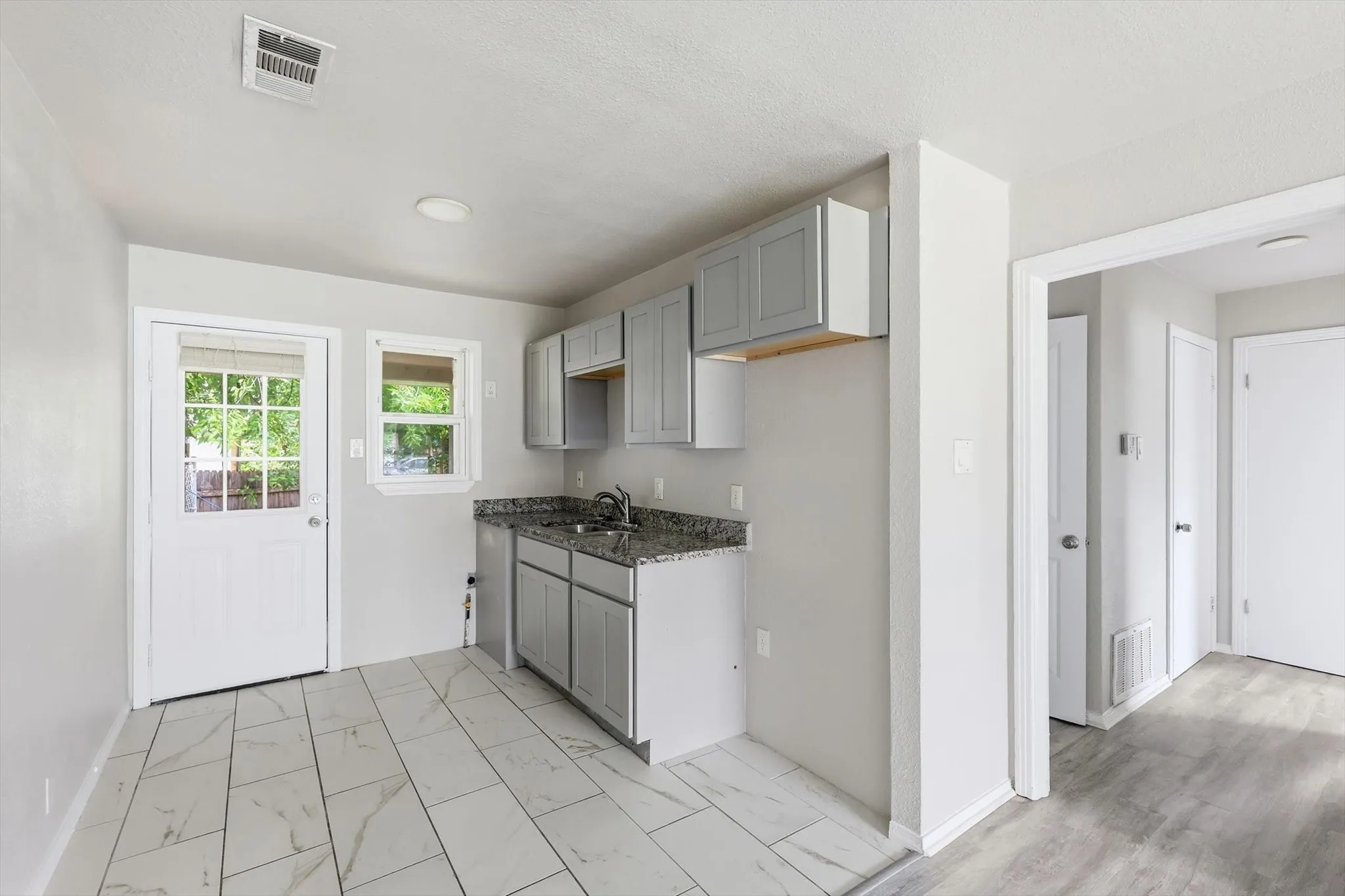 Single Family Residence For Sale in Dallas County , 1310 Stone Drive, Irving, Texas 75061, 4 Bedrooms, 2 Bathrooms, Garage spaces, 1,220 Sqft, built in 1952, Price $314,999, mls#21279645, Real Estate Agent in Irving, Homes For Sale in Dallas county, Homes For Sale in Irving, Realtor in Irving Texas, Real Estate Brokerage Independent Realty Texas, Luminita Cordes Realtor