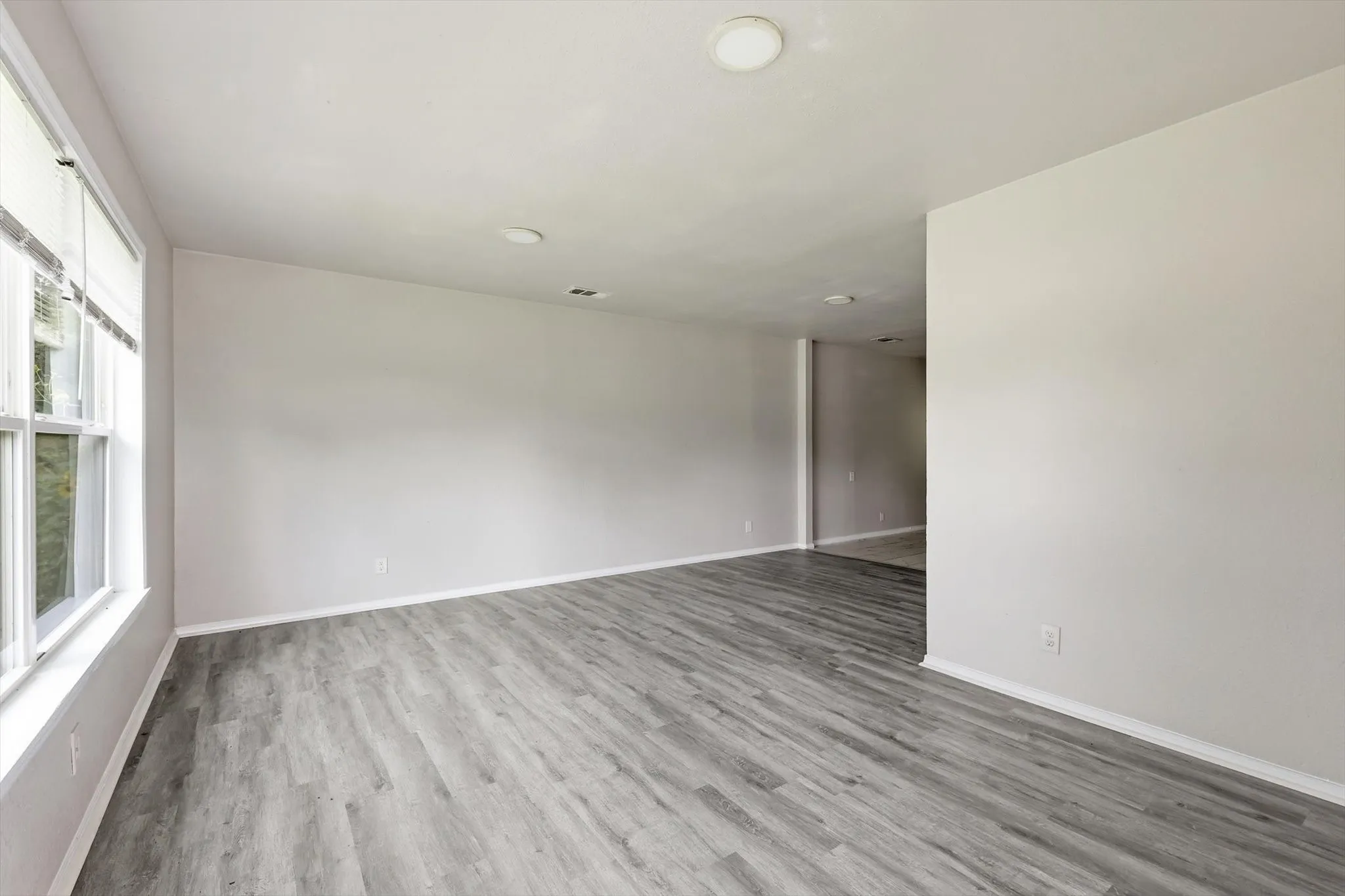 Single Family Residence For Sale in Dallas County , 1310 Stone Drive, Irving, Texas 75061, 4 Bedrooms, 2 Bathrooms, Garage spaces, 1,220 Sqft, built in 1952, Price $314,999, mls#21279645, Real Estate Agent in Irving, Homes For Sale in Dallas county, Homes For Sale in Irving, Realtor in Irving Texas, Real Estate Brokerage Independent Realty Texas, Luminita Cordes Realtor