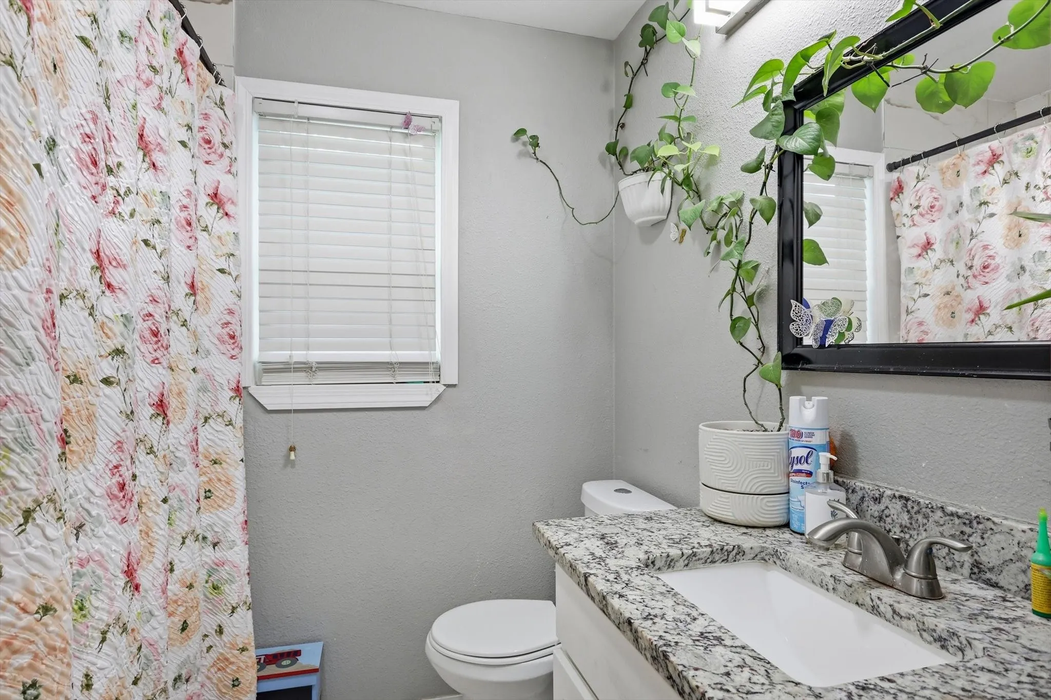 Single Family Residence For Sale in Dallas County , 1310 Stone Drive, Irving, Texas 75061, 4 Bedrooms, 2 Bathrooms, Garage spaces, 1,220 Sqft, built in 1952, Price $314,999, mls#21279645, Real Estate Agent in Irving, Homes For Sale in Dallas county, Homes For Sale in Irving, Realtor in Irving Texas, Real Estate Brokerage Independent Realty Texas, Luminita Cordes Realtor