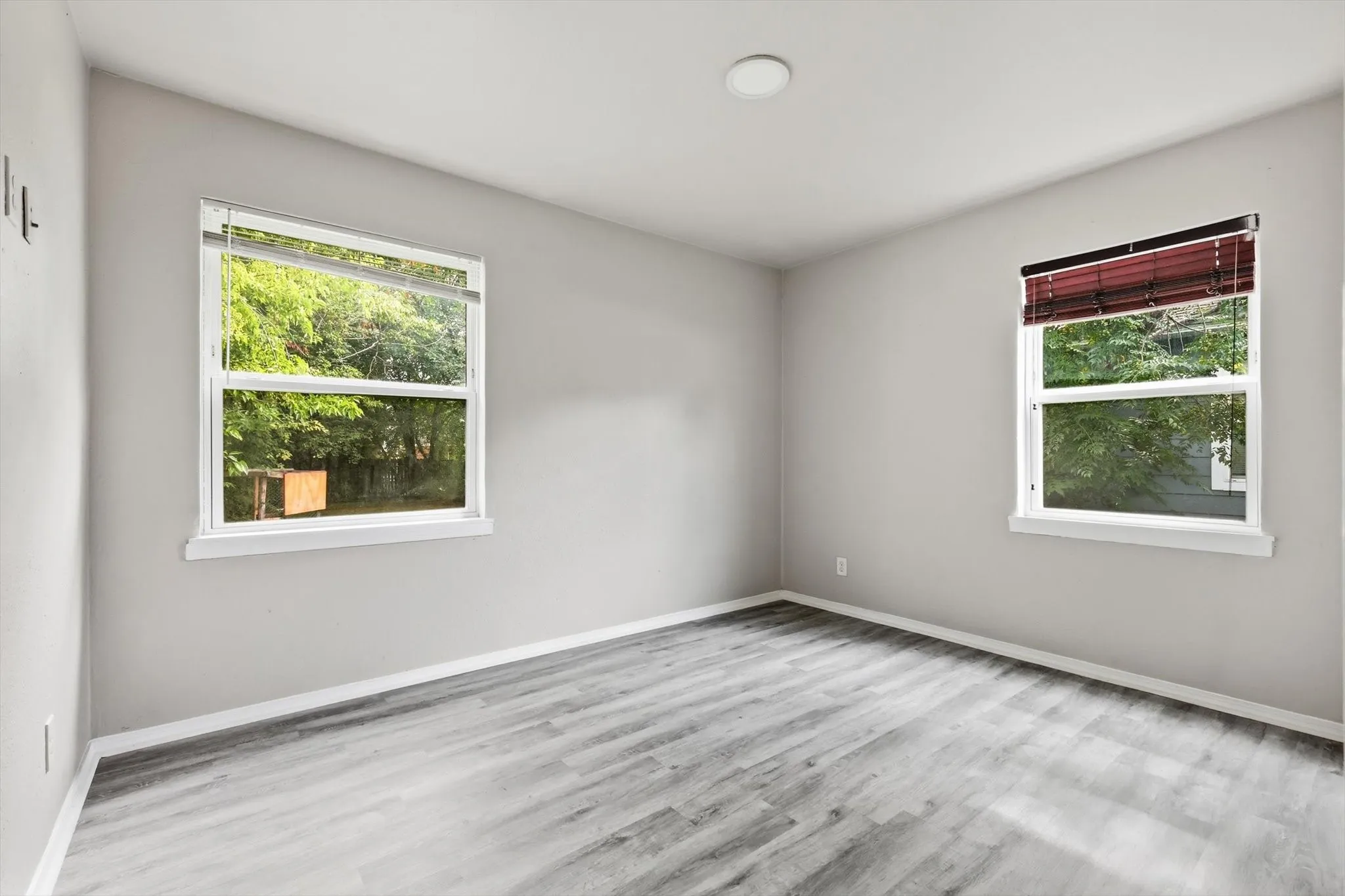Single Family Residence For Sale in Dallas County , 1310 Stone Drive, Irving, Texas 75061, 4 Bedrooms, 2 Bathrooms, Garage spaces, 1,220 Sqft, built in 1952, Price $314,999, mls#21279645, Real Estate Agent in Irving, Homes For Sale in Dallas county, Homes For Sale in Irving, Realtor in Irving Texas, Real Estate Brokerage Independent Realty Texas, Luminita Cordes Realtor