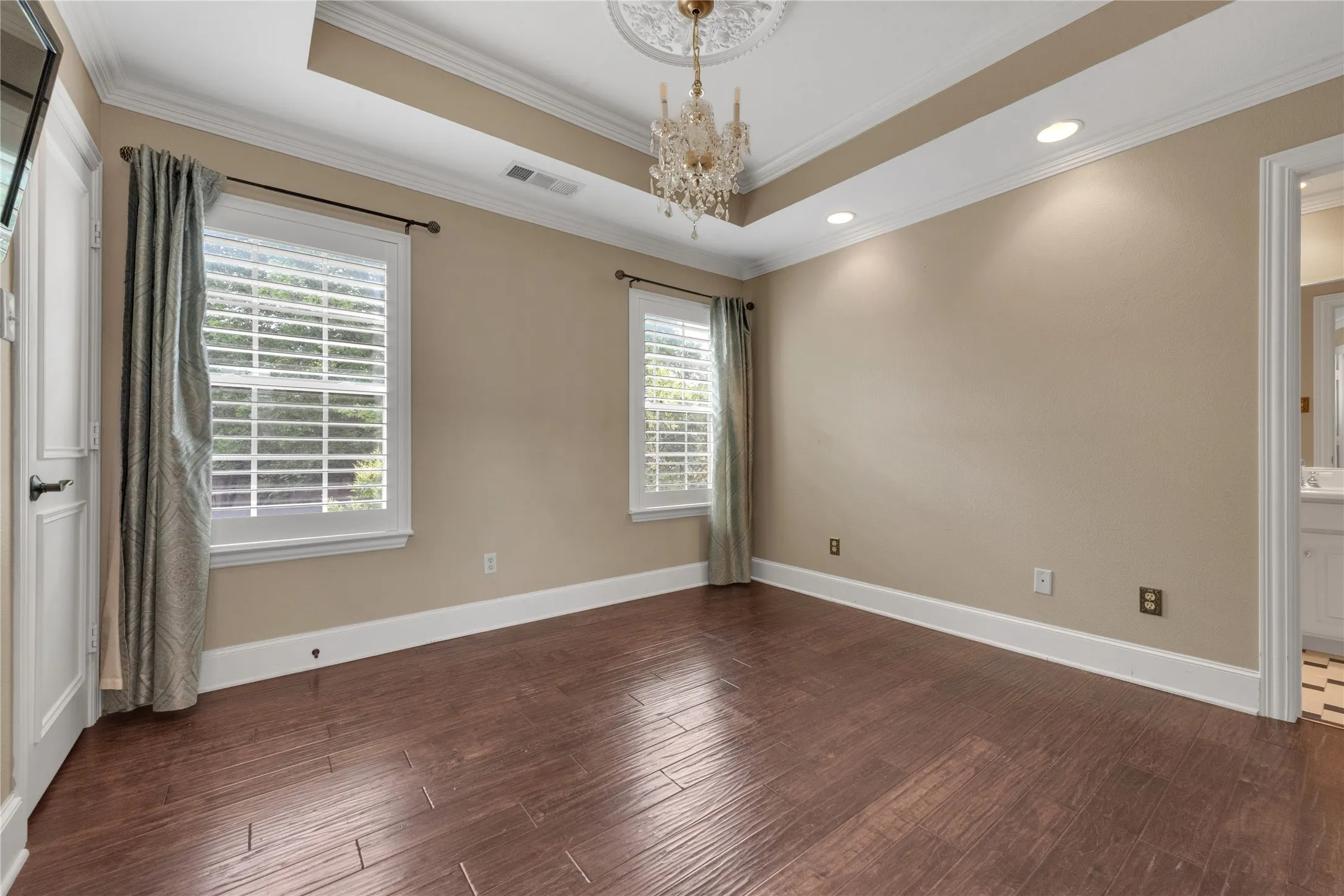 Single Family Residence For Sale in Dallas County , 5102 Ridgedale Avenue, Dallas, Texas 75206, 2 Bedroom, 3 Bathroom, 2 Garage spaces, 2,107 Sqft, built in 2001, mls#21279272, Real Estate Agent in Dallas, Homes For Sale in Dallas county, Homes For Sale in Dallas, Realtor in Dallas Texas, Real Estate Brokerage Independent Realty Texas, Luminita Cordes Realtor