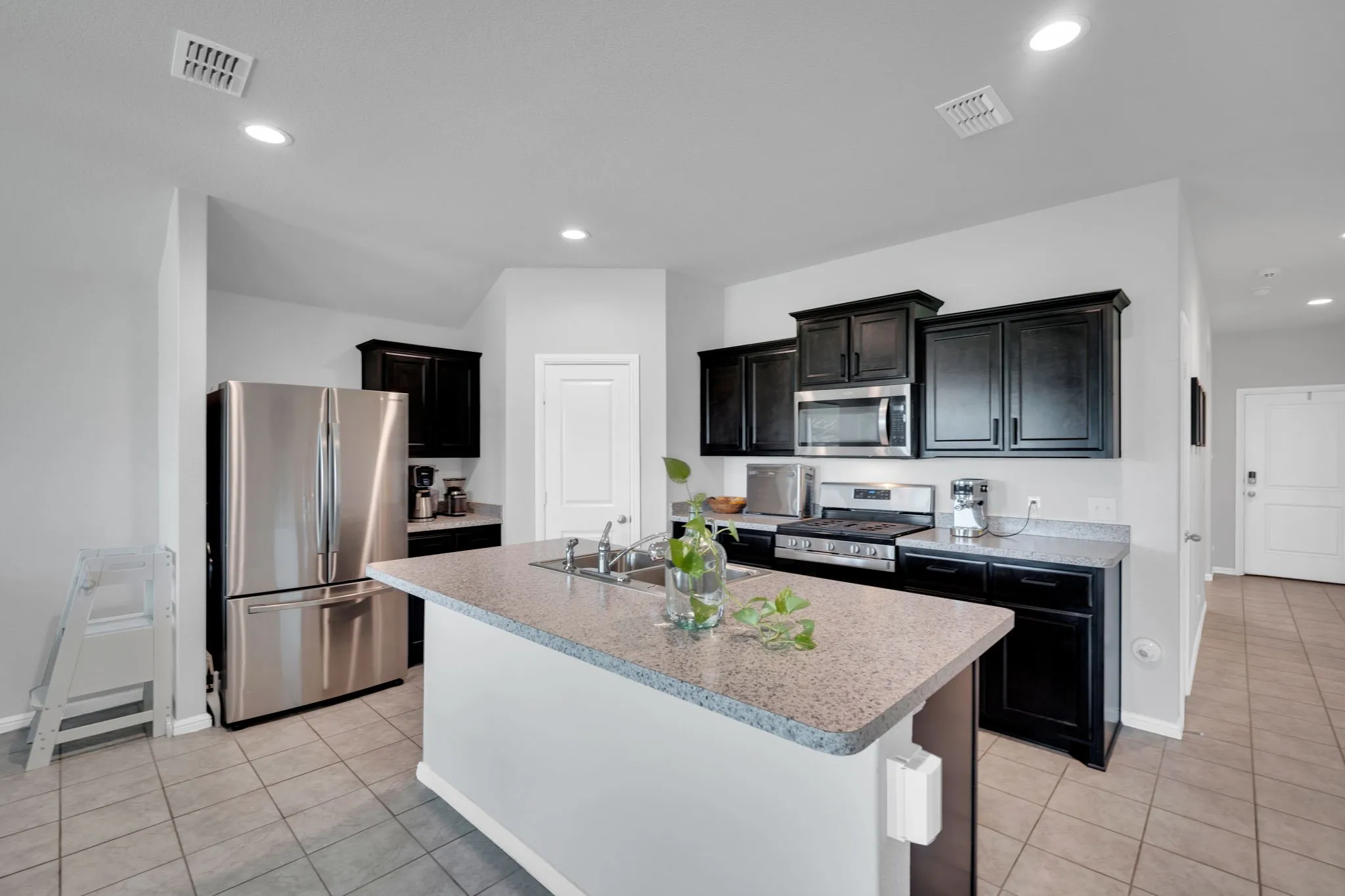 Single Family Residence For Sale in Denton County , 16620 Portage Street, Justin, Texas 76247, 4 Bedroom, 2 Bathroom, 2 Garage spaces, 1,738 Sqft, built in 2022, mls#21278372, Real Estate Agent in Justin, Homes For Sale in Denton county, Homes For Sale in Justin, Realtor in Justin Texas, Real Estate Brokerage Independent Realty Texas, Luminita Cordes Realtor