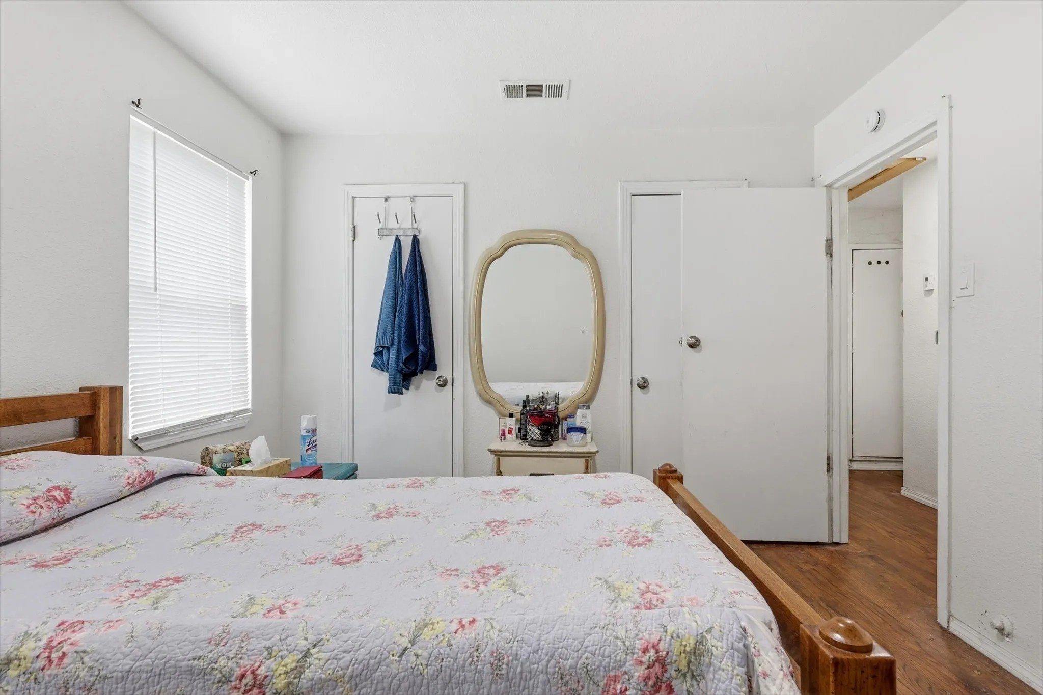Single Family Residence For Sale in Dallas County , 1306 Stone Drive, Irving, Texas 75061, 4 Bedrooms, 2 Bathrooms, Garage spaces, 1,220 Sqft, built in 1952, Price $314,999, mls#21279649, Real Estate Agent in Irving, Homes For Sale in Dallas county, Homes For Sale in Irving, Realtor in Irving Texas, Real Estate Brokerage Independent Realty Texas, Luminita Cordes Realtor