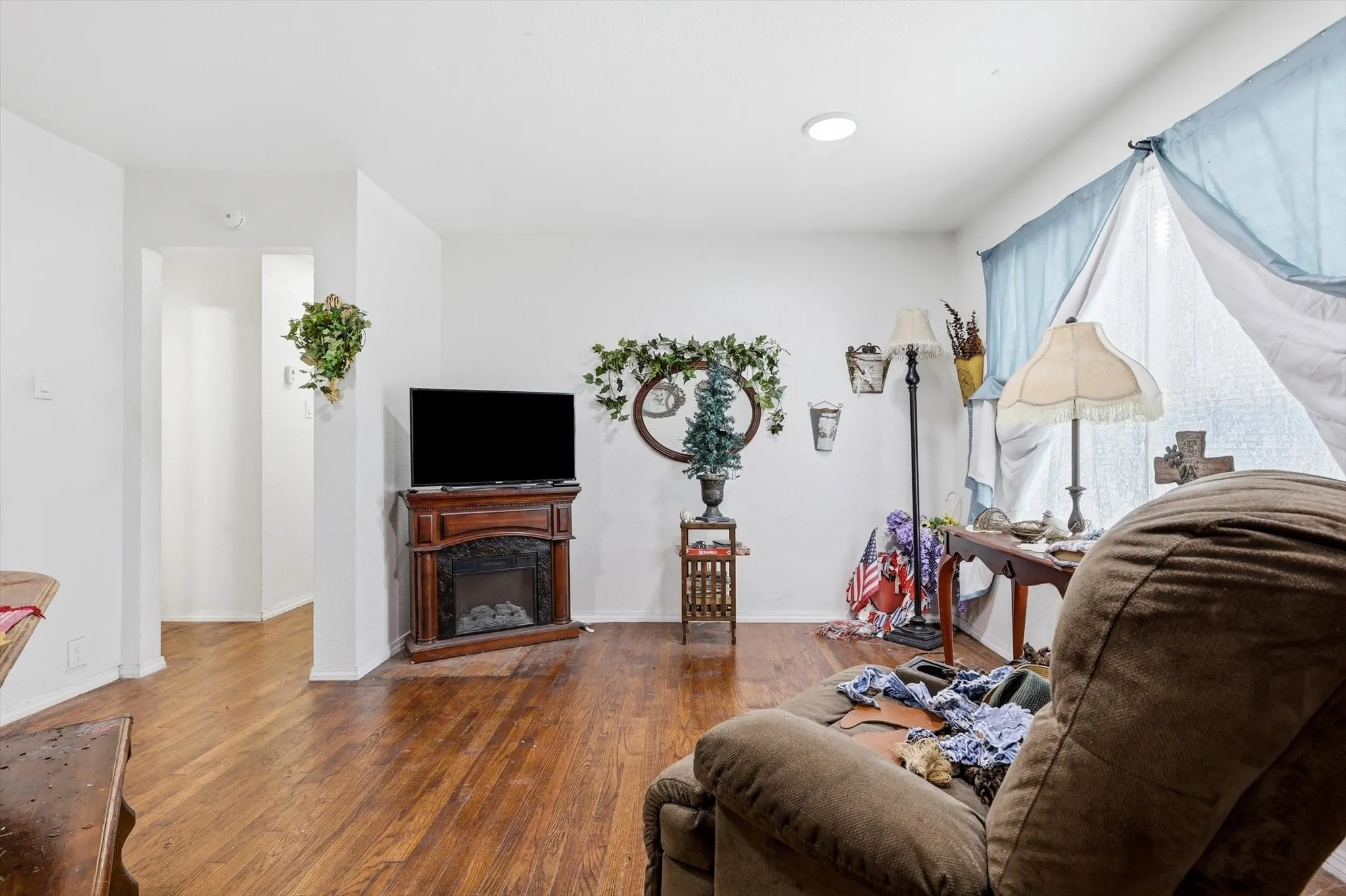 Single Family Residence For Sale in Dallas County , 1306 Stone Drive, Irving, Texas 75061, 4 Bedrooms, 2 Bathrooms, Garage spaces, 1,220 Sqft, built in 1952, Price $314,999, mls#21279649, Real Estate Agent in Irving, Homes For Sale in Dallas county, Homes For Sale in Irving, Realtor in Irving Texas, Real Estate Brokerage Independent Realty Texas, Luminita Cordes Realtor