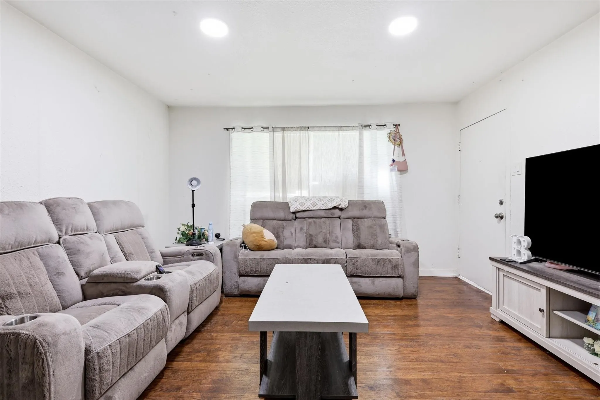 Single Family Residence For Sale in Dallas County , 1306 Stone Drive, Irving, Texas 75061, 4 Bedrooms, 2 Bathrooms, Garage spaces, 1,220 Sqft, built in 1952, Price $314,999, mls#21279649, Real Estate Agent in Irving, Homes For Sale in Dallas county, Homes For Sale in Irving, Realtor in Irving Texas, Real Estate Brokerage Independent Realty Texas, Luminita Cordes Realtor
