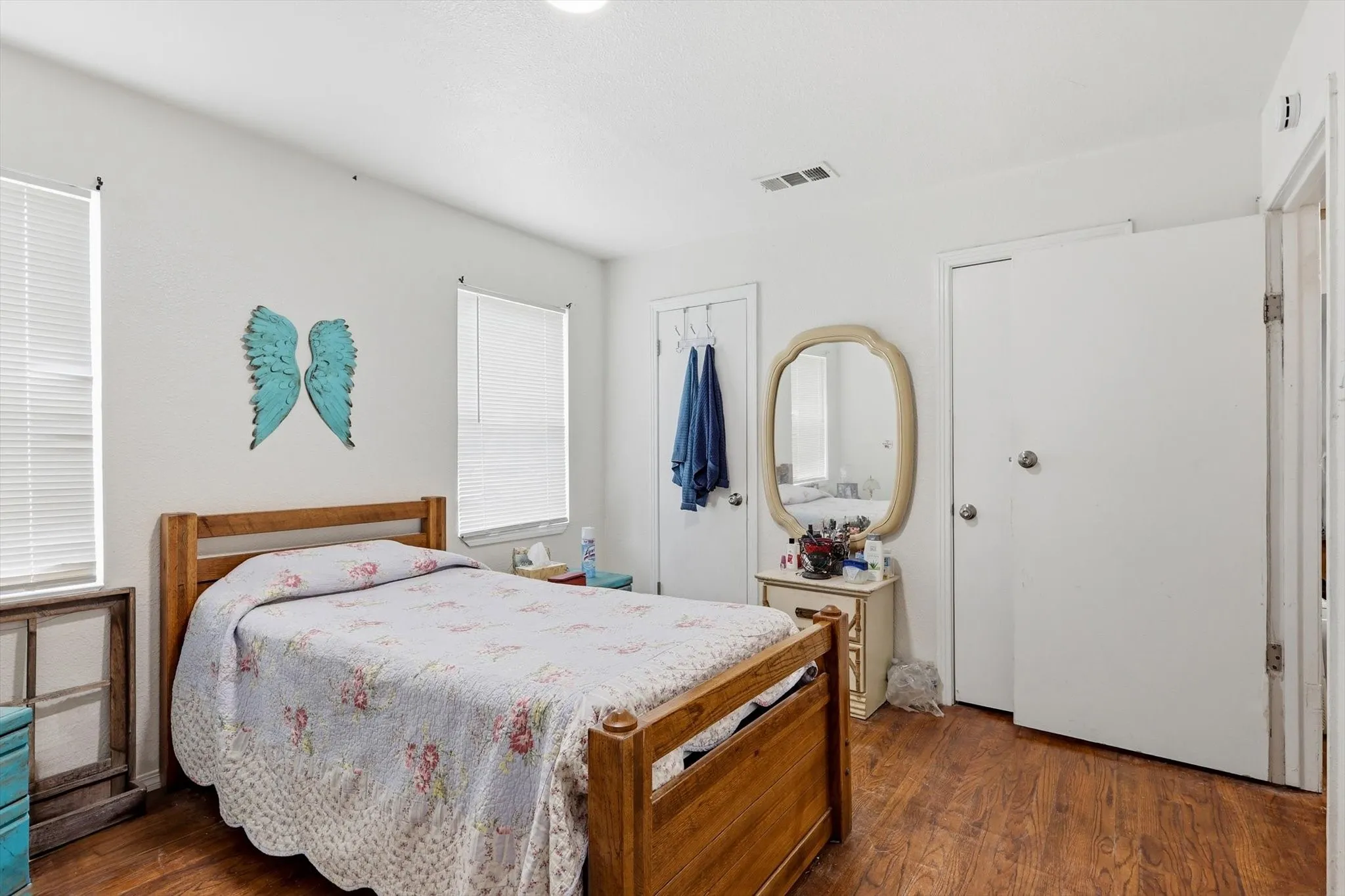 Single Family Residence For Sale in Dallas County , 1306 Stone Drive, Irving, Texas 75061, 4 Bedrooms, 2 Bathrooms, Garage spaces, 1,220 Sqft, built in 1952, Price $314,999, mls#21279649, Real Estate Agent in Irving, Homes For Sale in Dallas county, Homes For Sale in Irving, Realtor in Irving Texas, Real Estate Brokerage Independent Realty Texas, Luminita Cordes Realtor
