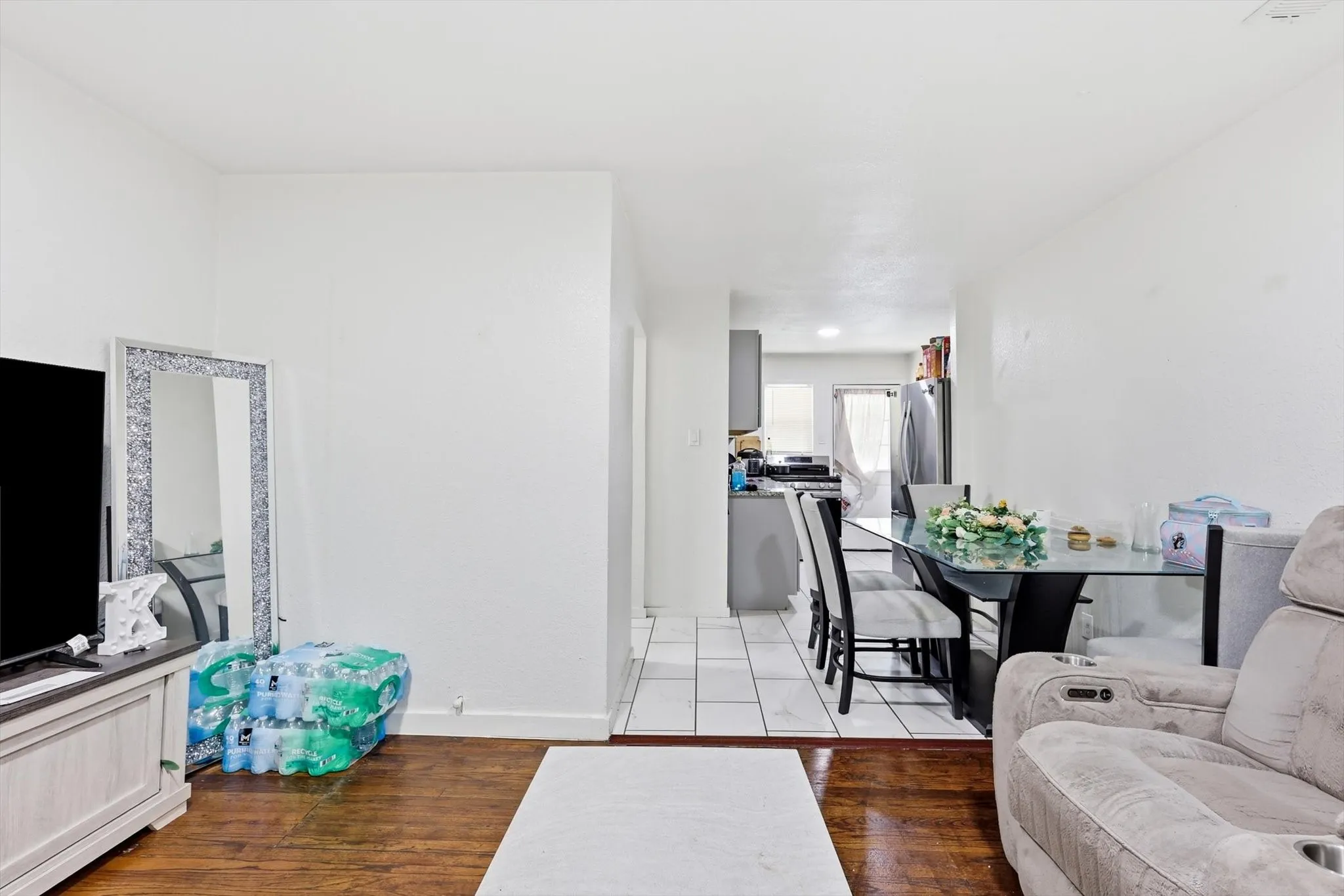 Single Family Residence For Sale in Dallas County , 1306 Stone Drive, Irving, Texas 75061, 4 Bedrooms, 2 Bathrooms, Garage spaces, 1,220 Sqft, built in 1952, Price $314,999, mls#21279649, Real Estate Agent in Irving, Homes For Sale in Dallas county, Homes For Sale in Irving, Realtor in Irving Texas, Real Estate Brokerage Independent Realty Texas, Luminita Cordes Realtor