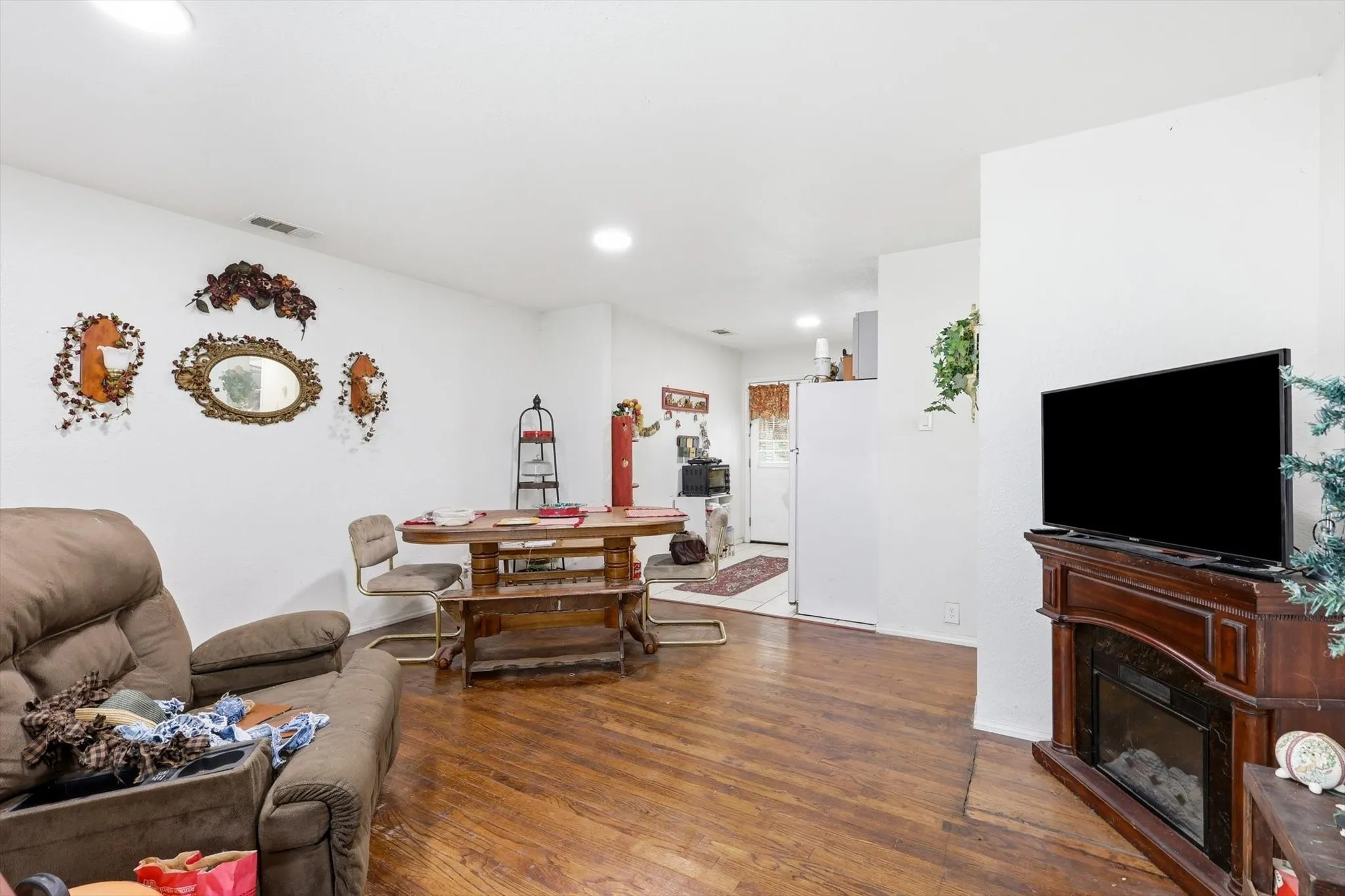 Single Family Residence For Sale in Dallas County , 1306 Stone Drive, Irving, Texas 75061, 4 Bedrooms, 2 Bathrooms, Garage spaces, 1,220 Sqft, built in 1952, Price $314,999, mls#21279649, Real Estate Agent in Irving, Homes For Sale in Dallas county, Homes For Sale in Irving, Realtor in Irving Texas, Real Estate Brokerage Independent Realty Texas, Luminita Cordes Realtor