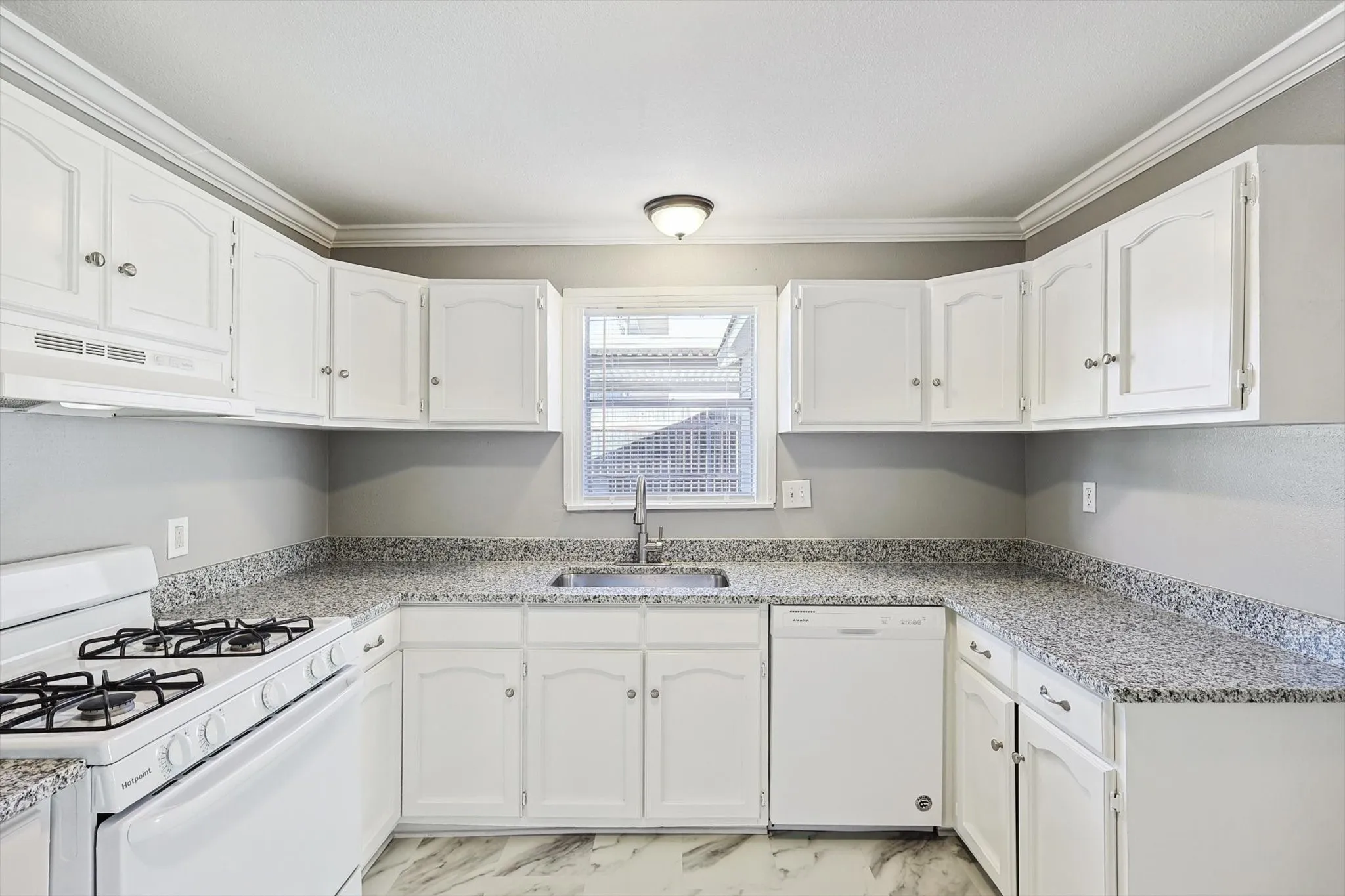 Single Family Residence For Sale in Tarrant County , 3120 Sappington Place, Fort Worth, Texas 76116, 4 Bedroom, 1 Bathroom, 1 Garage spaces, 1,365 Sqft, built in 1946, mls#21279650, Real Estate Agent in Fort Worth, Homes For Sale in Tarrant county, Homes For Sale in Fort Worth, Realtor in Fort Worth Texas, Real Estate Brokerage Independent Realty Texas, Luminita Cordes Realtor