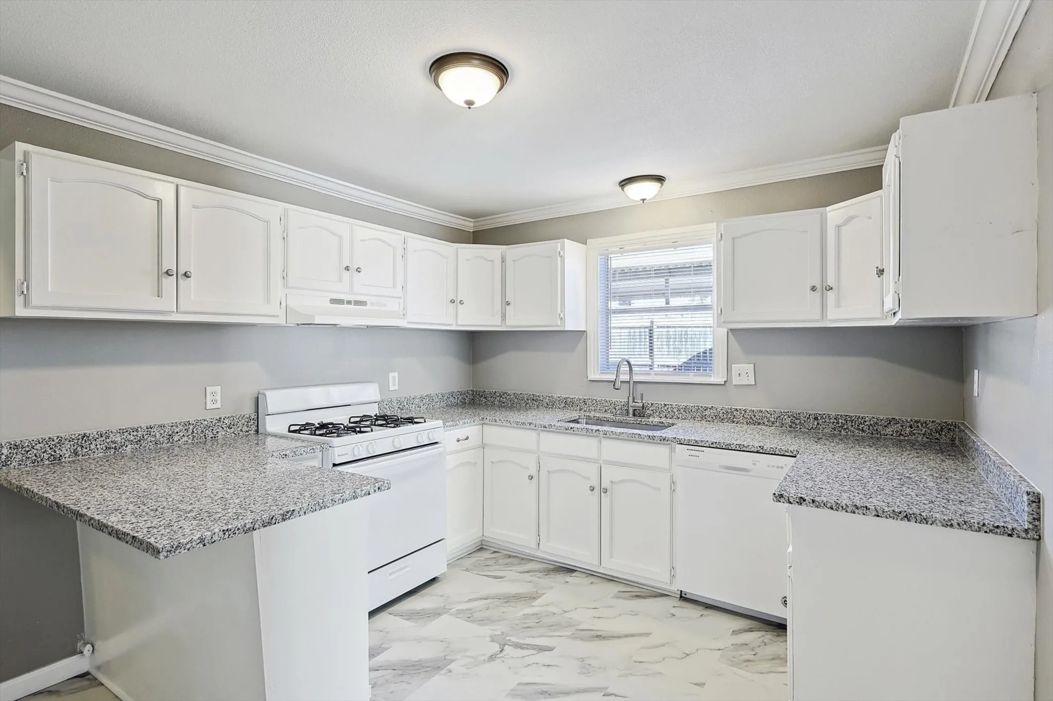 Single Family Residence For Sale in Tarrant County , 3120 Sappington Place, Fort Worth, Texas 76116, 4 Bedroom, 1 Bathroom, 1 Garage spaces, 1,365 Sqft, built in 1946, mls#21279650, Real Estate Agent in Fort Worth, Homes For Sale in Tarrant county, Homes For Sale in Fort Worth, Realtor in Fort Worth Texas, Real Estate Brokerage Independent Realty Texas, Luminita Cordes Realtor