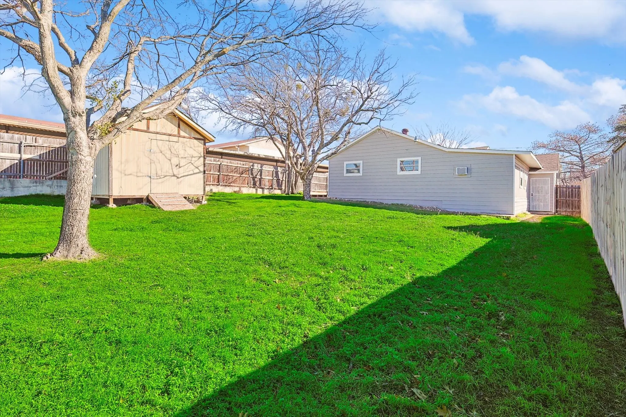 Single Family Residence For Sale in Tarrant County , 3120 Sappington Place, Fort Worth, Texas 76116, 4 Bedroom, 1 Bathroom, 1 Garage spaces, 1,365 Sqft, built in 1946, mls#21279650, Real Estate Agent in Fort Worth, Homes For Sale in Tarrant county, Homes For Sale in Fort Worth, Realtor in Fort Worth Texas, Real Estate Brokerage Independent Realty Texas, Luminita Cordes Realtor