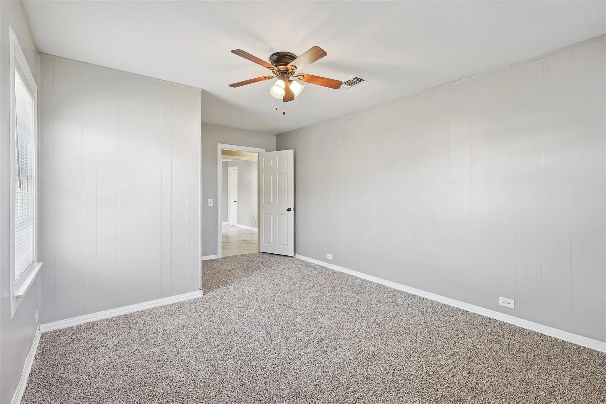 Single Family Residence For Sale in Tarrant County , 3120 Sappington Place, Fort Worth, Texas 76116, 4 Bedroom, 1 Bathroom, 1 Garage spaces, 1,365 Sqft, built in 1946, mls#21279650, Real Estate Agent in Fort Worth, Homes For Sale in Tarrant county, Homes For Sale in Fort Worth, Realtor in Fort Worth Texas, Real Estate Brokerage Independent Realty Texas, Luminita Cordes Realtor